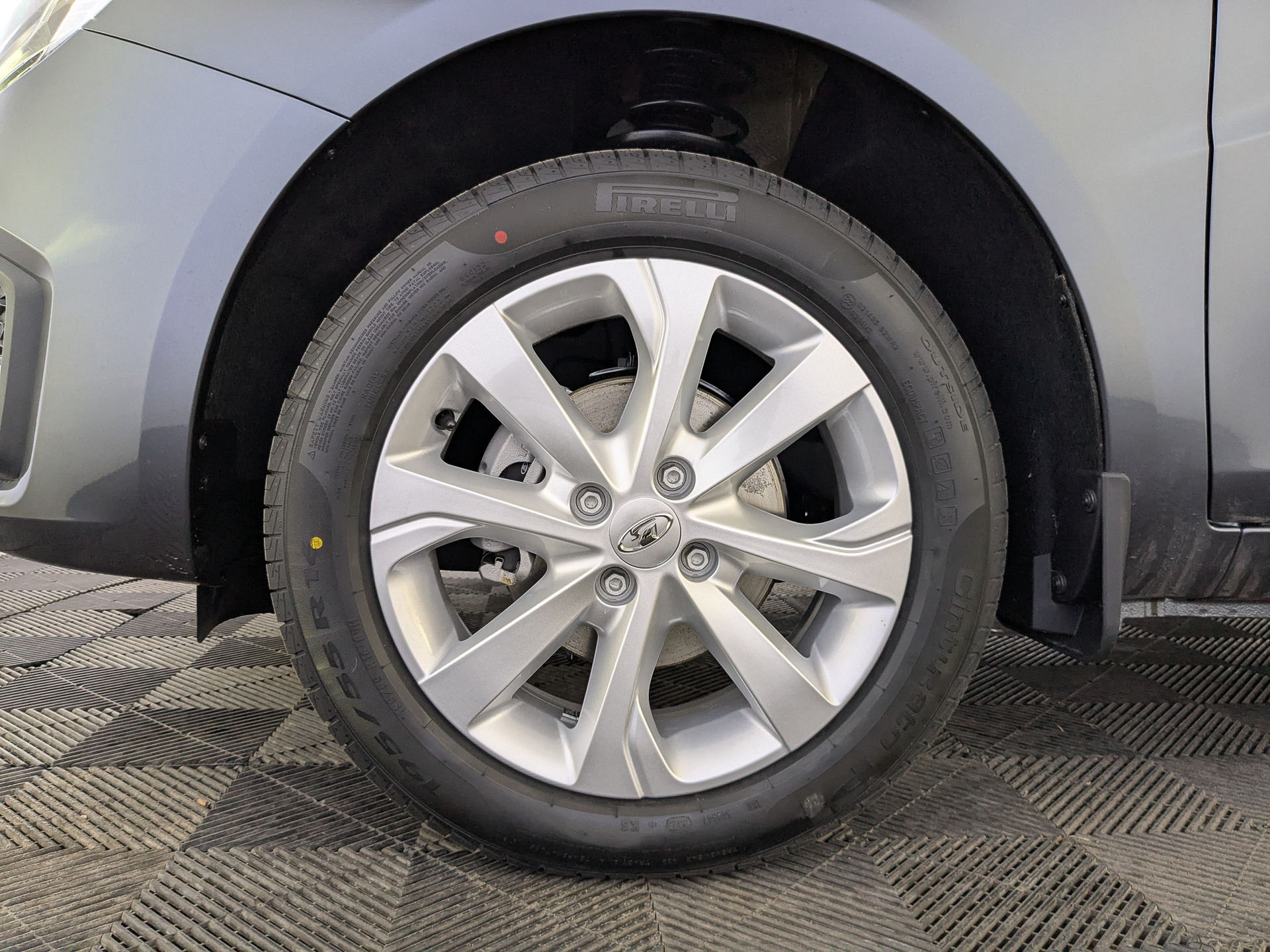 Фото Lada Vesta Седан Битопливный Драйв 1.6/106 5MT