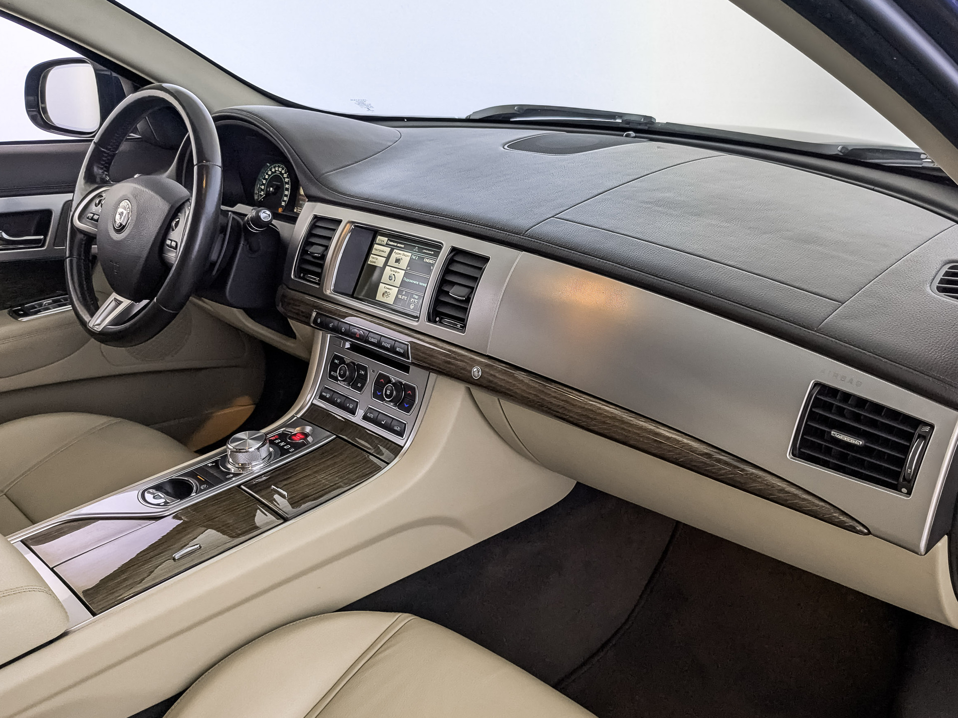JAGUAR XF 2.00 (240 л.с), автомат, 2014, пробег 160 530 км