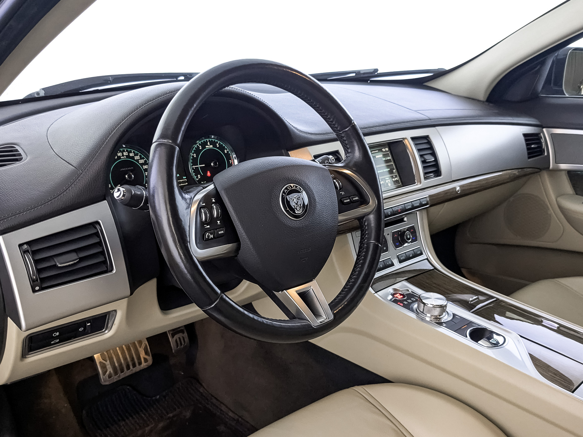 JAGUAR XF 2.00 (240 л.с), автомат, 2014, пробег 160 530 км