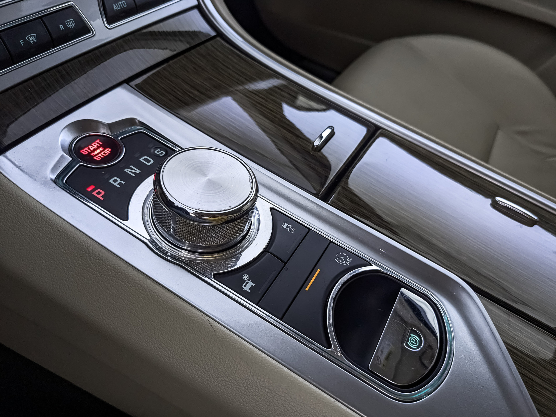 JAGUAR XF 2.00 (240 л.с), автомат, 2014, пробег 160 530 км