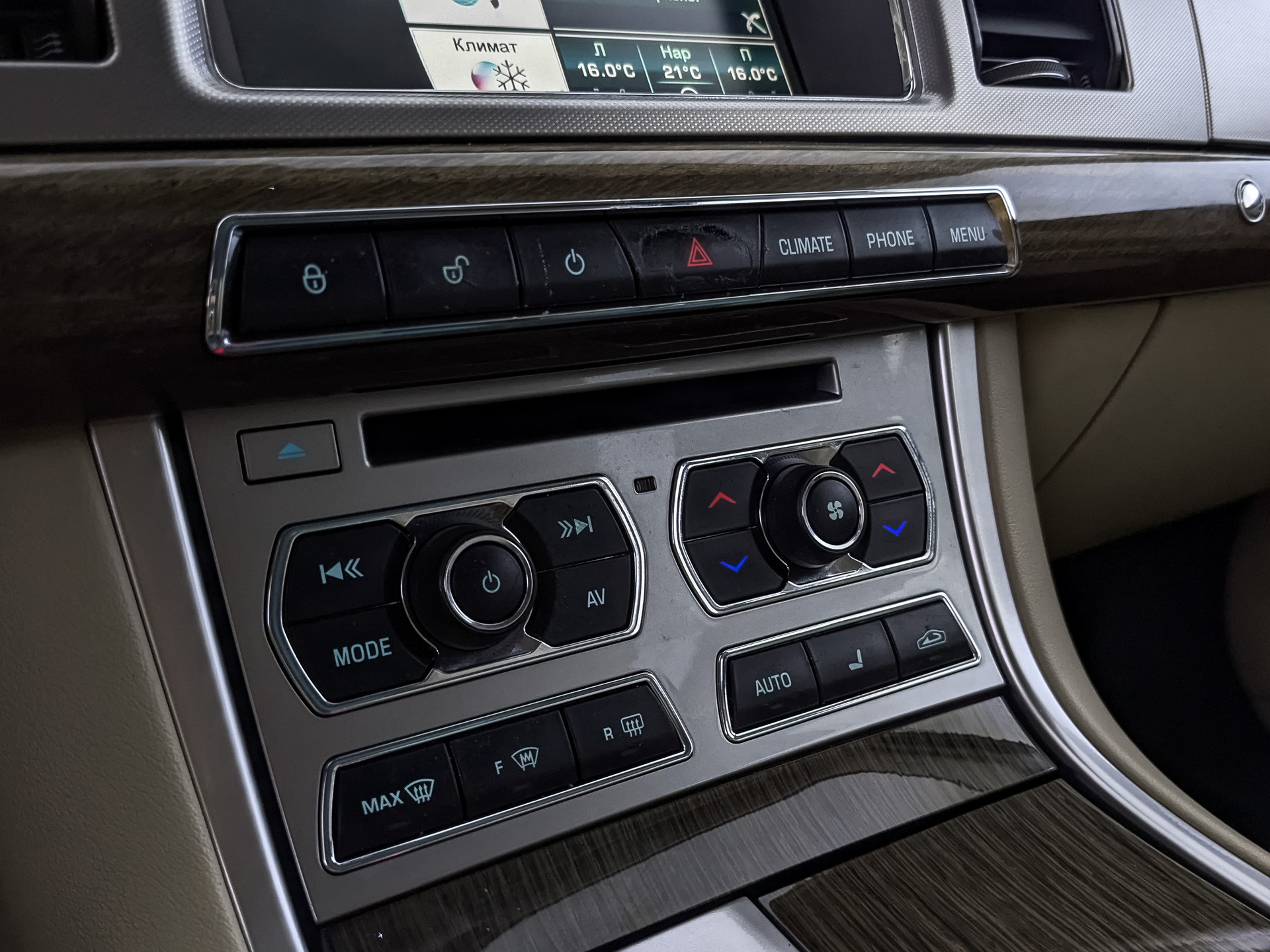 JAGUAR XF 2.00 (240 л.с), автомат, 2014, пробег 160 530 км