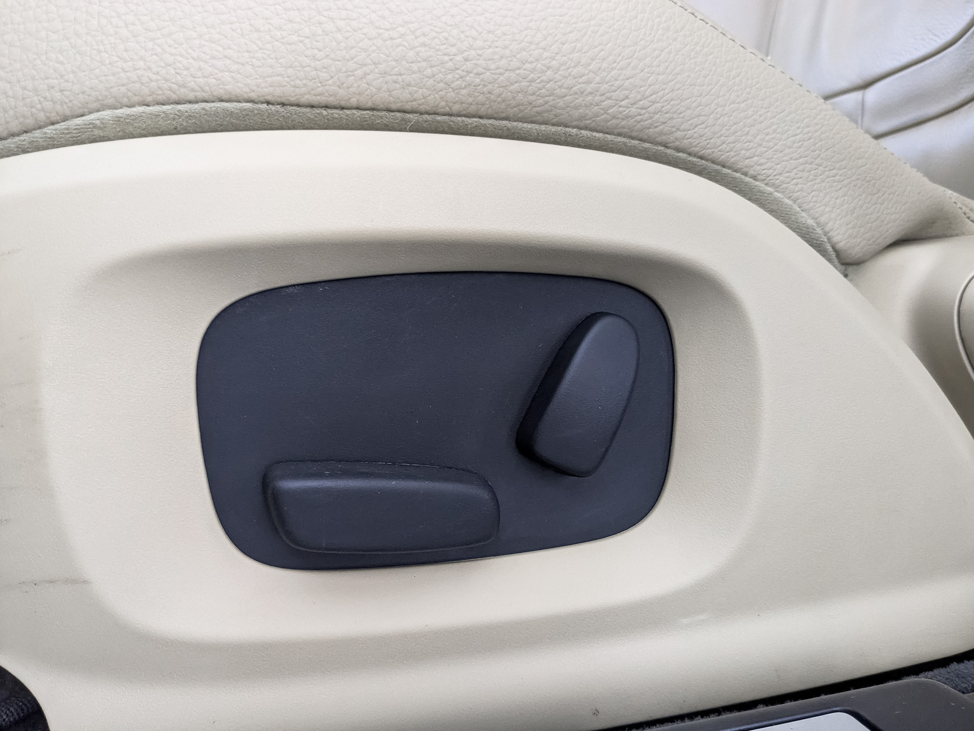 JAGUAR XF 2.00 (240 л.с), автомат, 2014, пробег 160 530 км