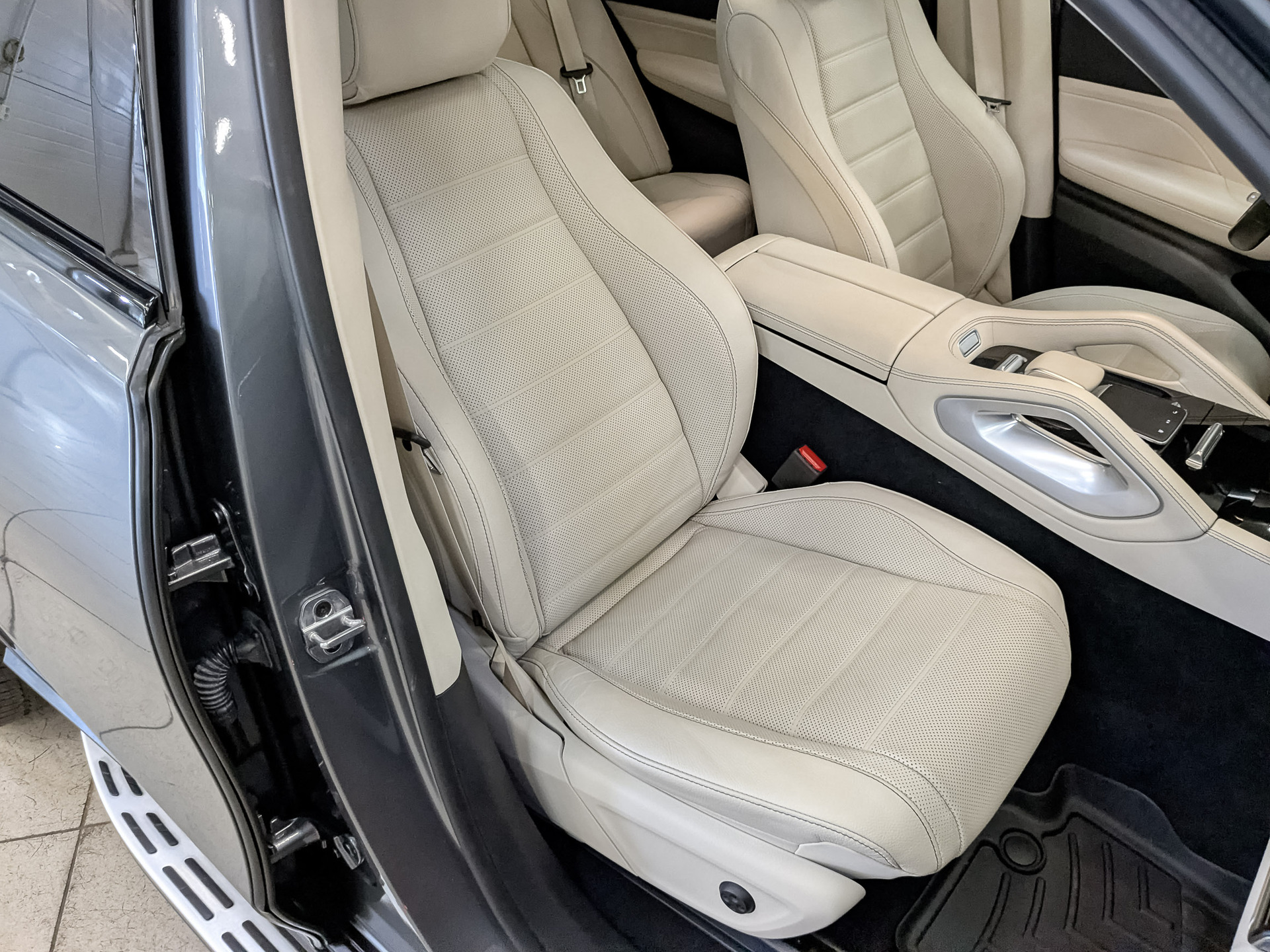 MERCEDES-BENZ GLE 3.00 (381 л.с), автомат, 2023, пробег 24 802 км