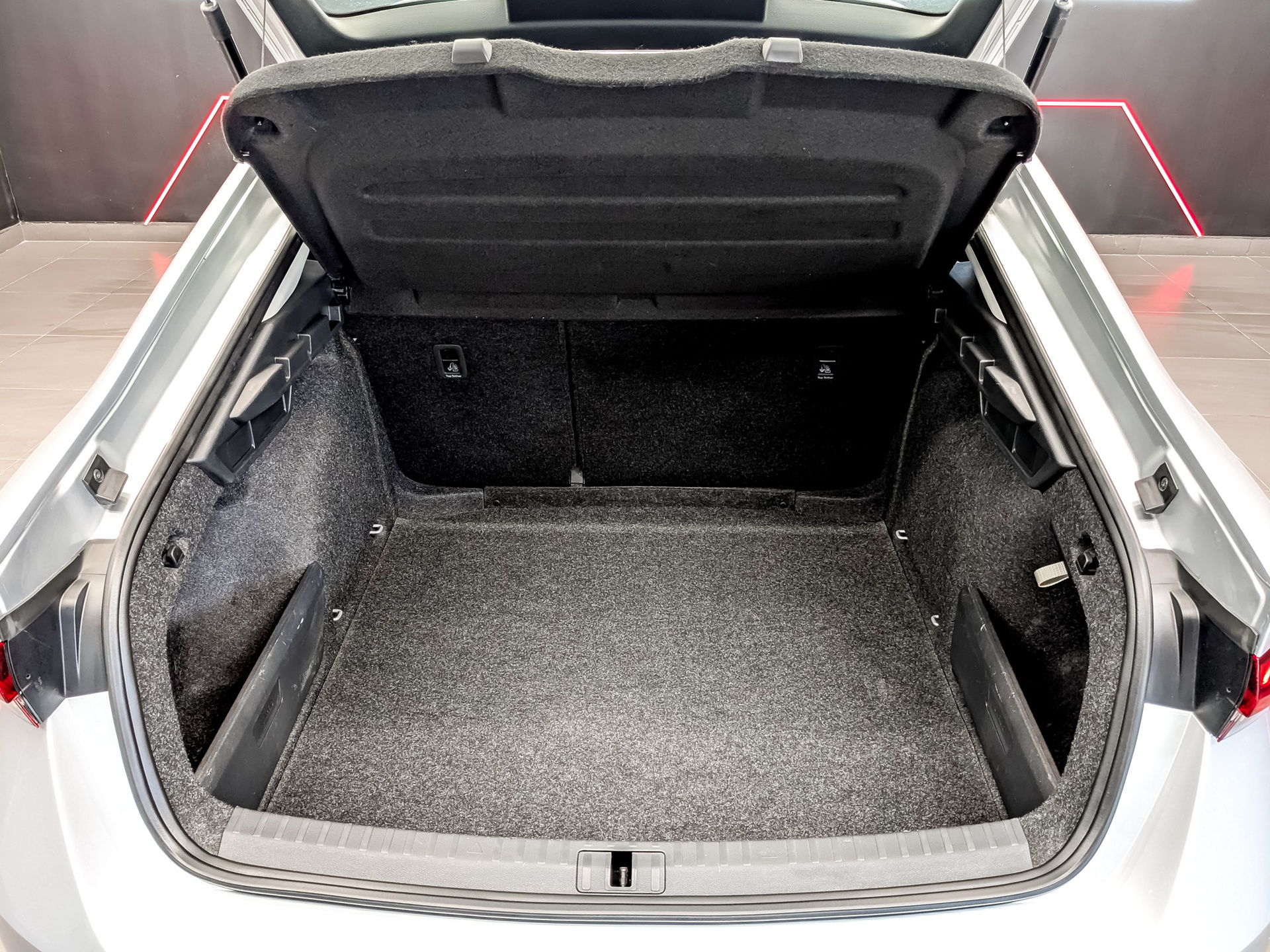 SKODA Octavia 1.40 (150 л.с), автомат, 2021, пробег 103 998 км