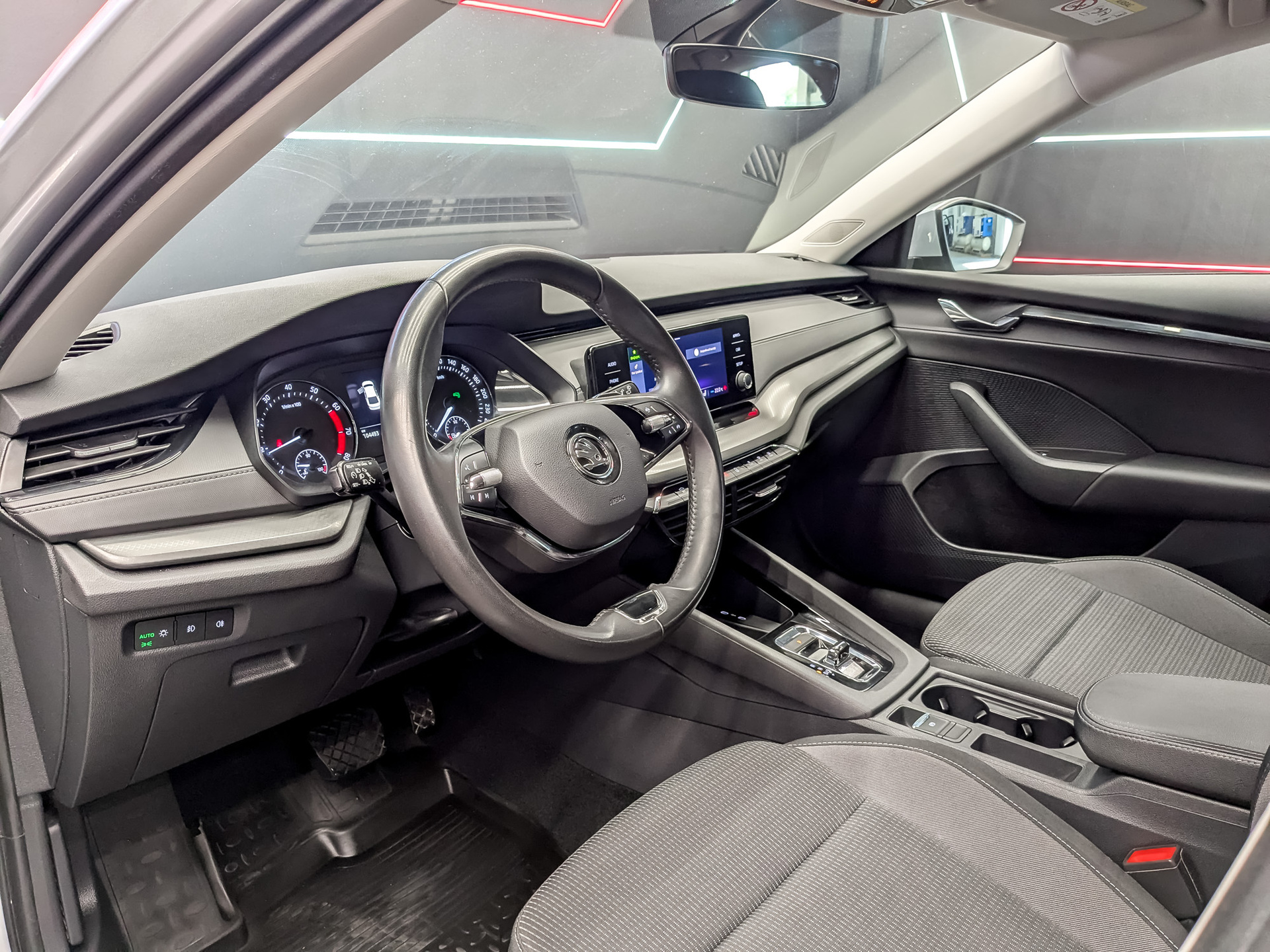 SKODA Octavia 1.40 (150 л.с), автомат, 2021, пробег 103 998 км