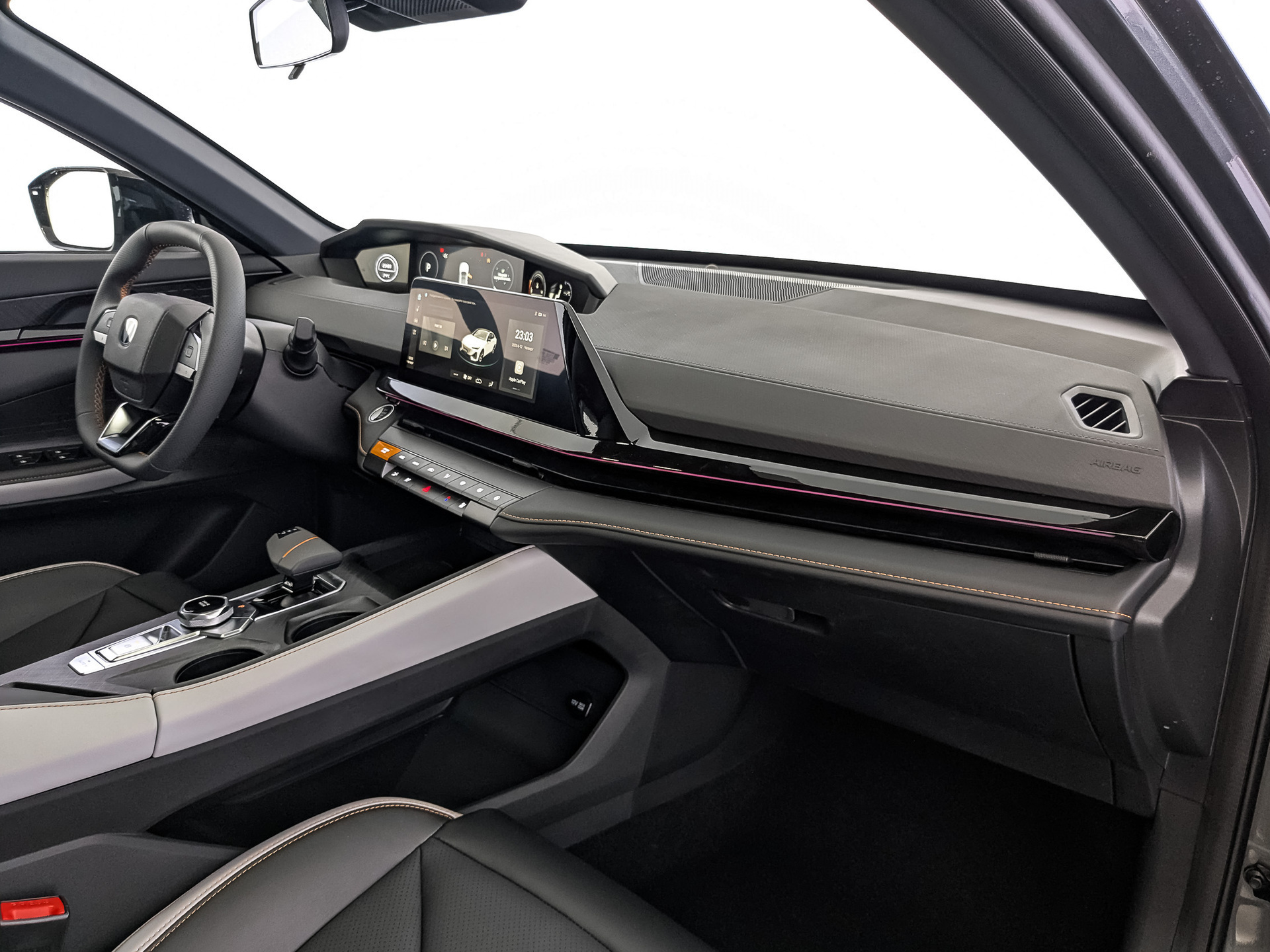 Фото Changan UNI-V Техно 1.5T/181 7RT 5L