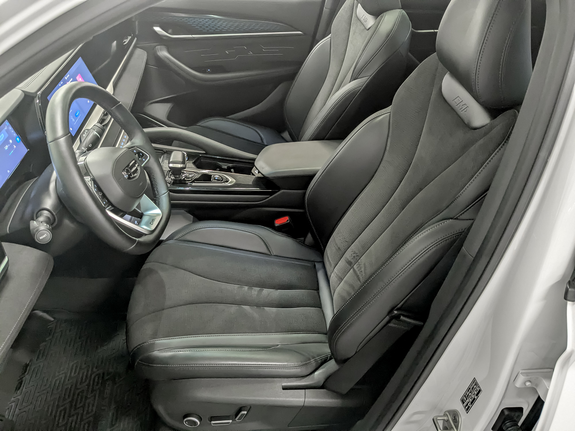 GEELY Monjaro 2.00 (238 л.с), автомат, 2024, пробег 35 599 км