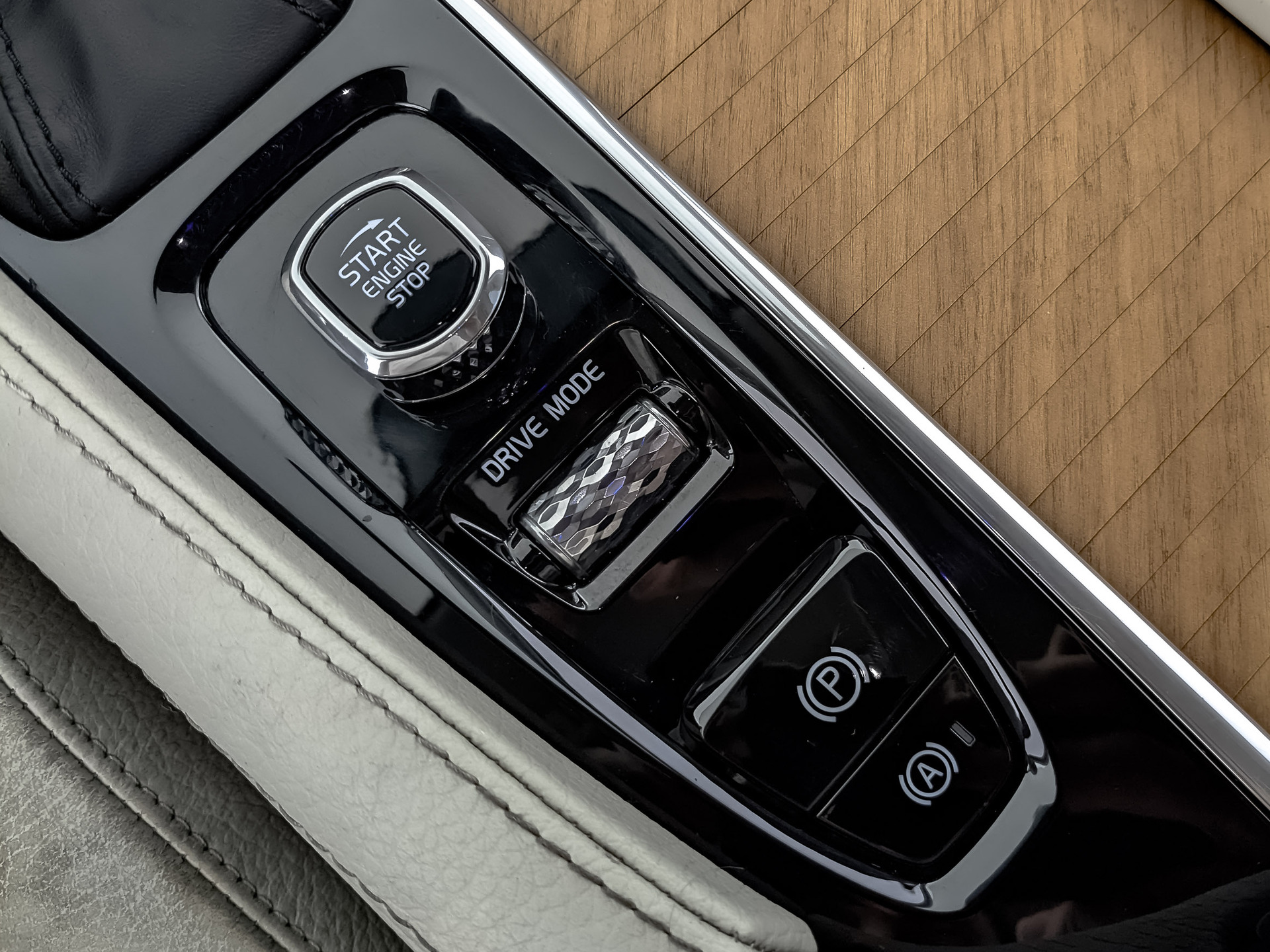 VOLVO XC90 2.00 (249 л.с), автомат, 2020, пробег 166 586 км