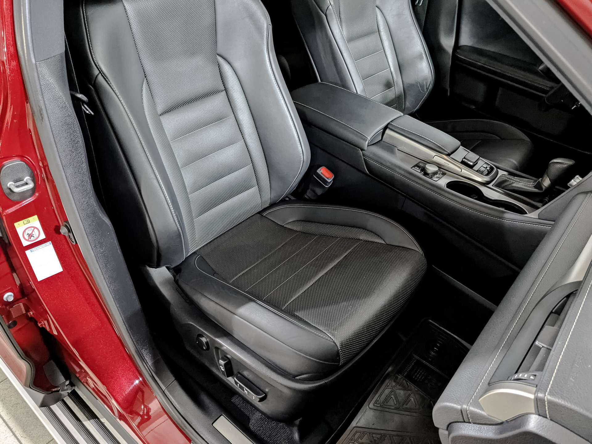LEXUS RX 2.00 (238 л.с), автомат, 2019, пробег 50 483 км