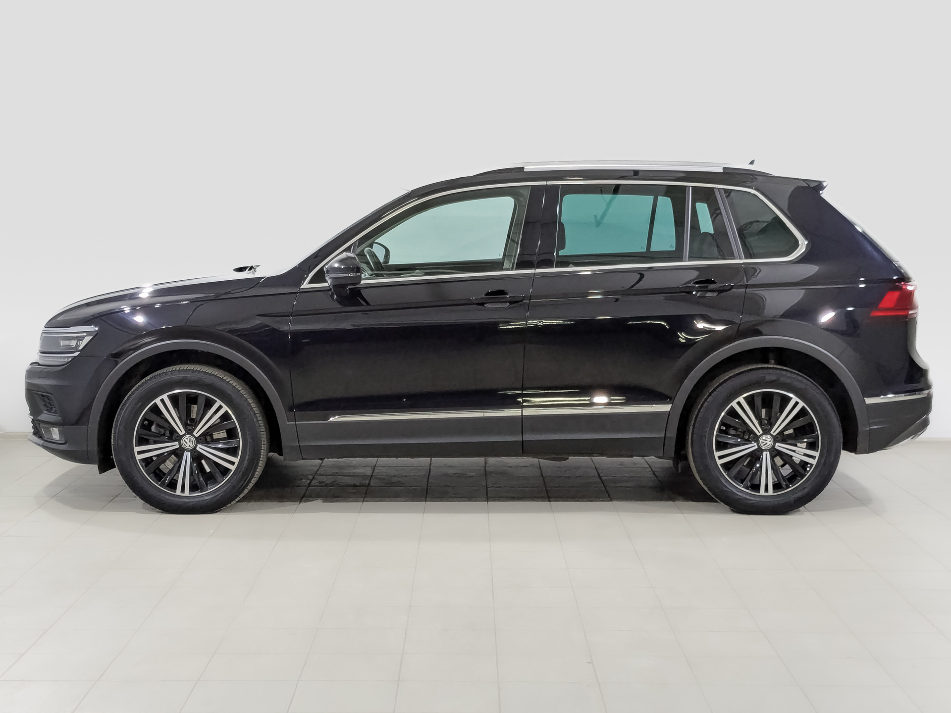 VOLKSWAGEN Tiguan 2.00 (220 л.с), автомат, 2018, пробег 84 489 км