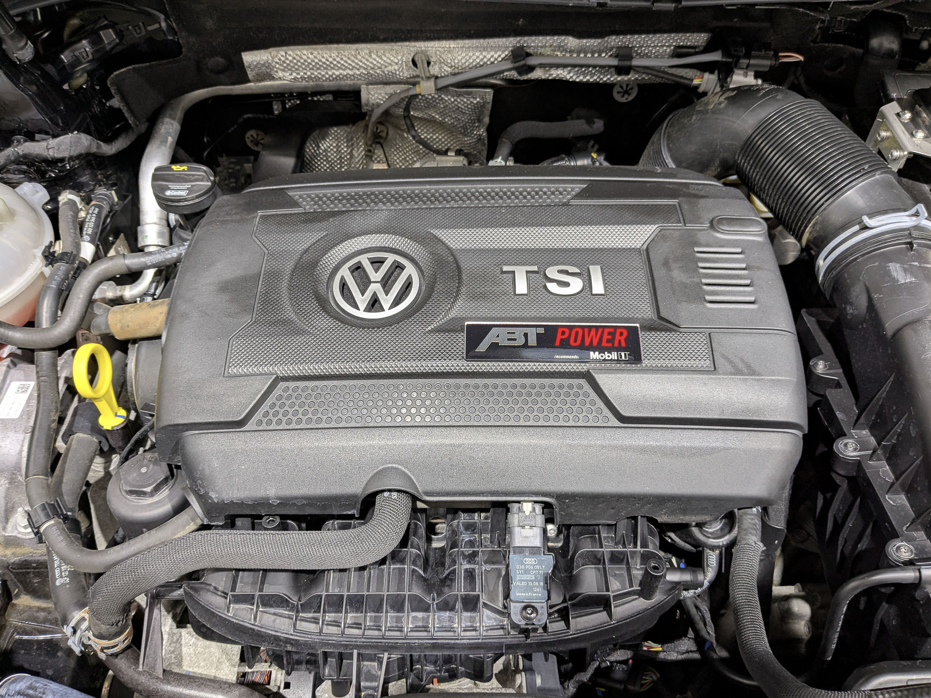 VOLKSWAGEN Tiguan 2.00 (220 л.с), автомат, 2018, пробег 84 489 км