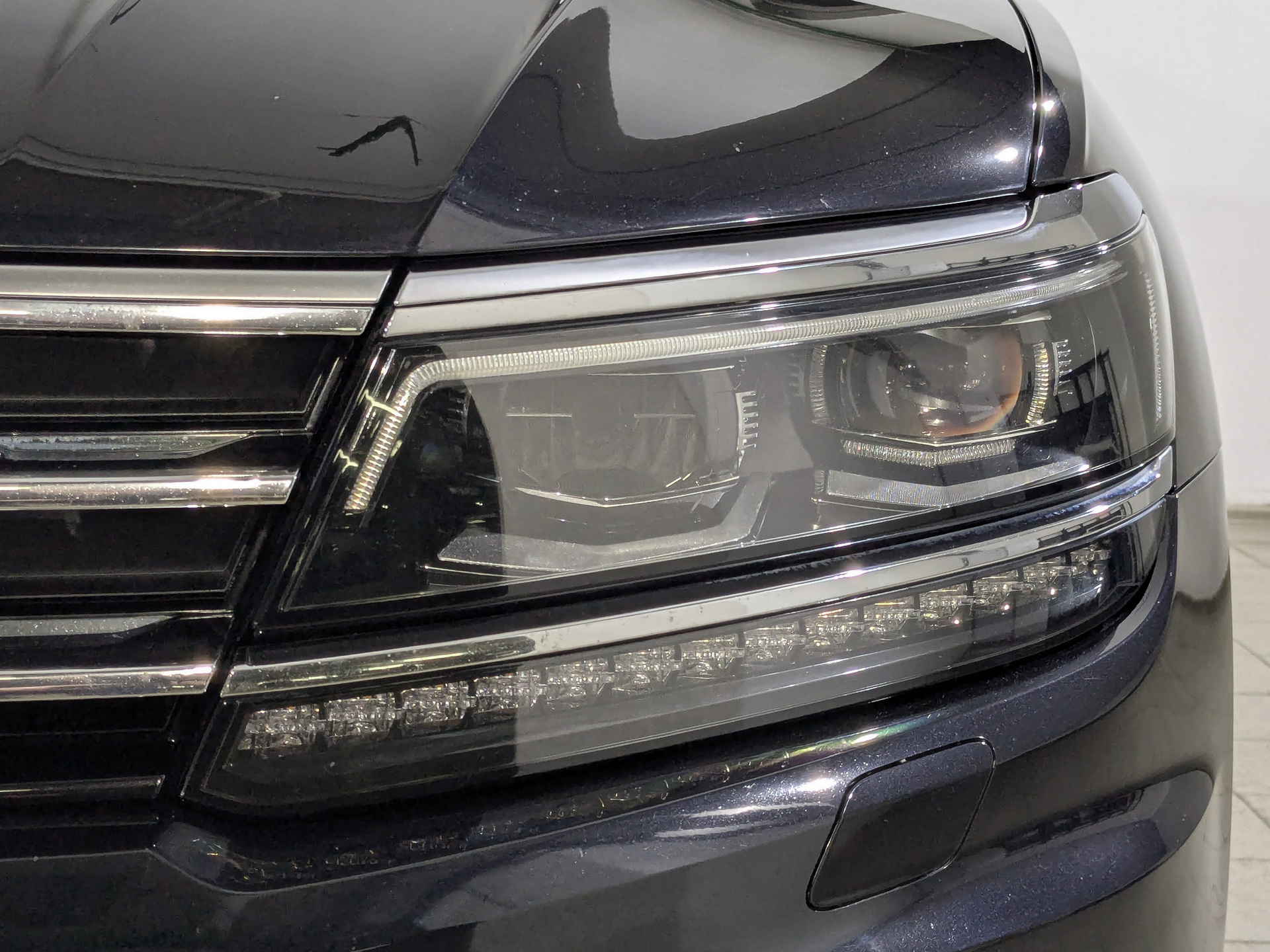 VOLKSWAGEN Tiguan 2.00 (220 л.с), автомат, 2018, пробег 84 489 км