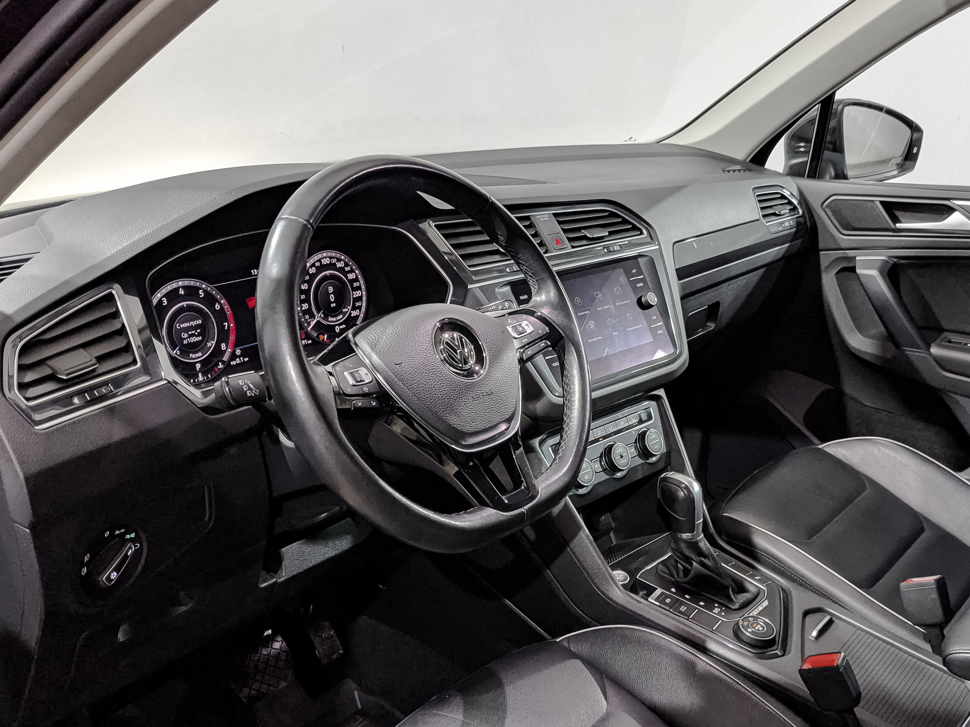 VOLKSWAGEN Tiguan 2.00 (220 л.с), автомат, 2018, пробег 84 489 км