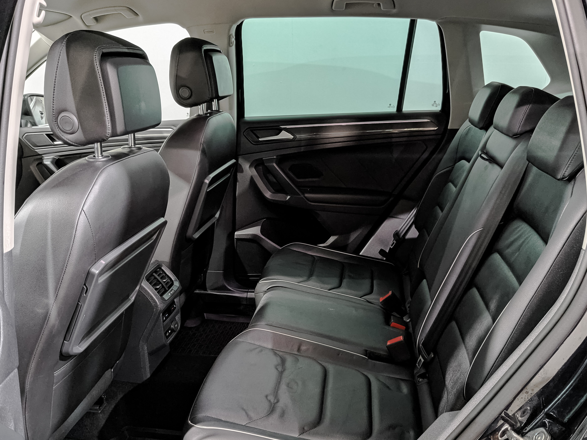 VOLKSWAGEN Tiguan 2.00 (220 л.с), автомат, 2018, пробег 84 489 км