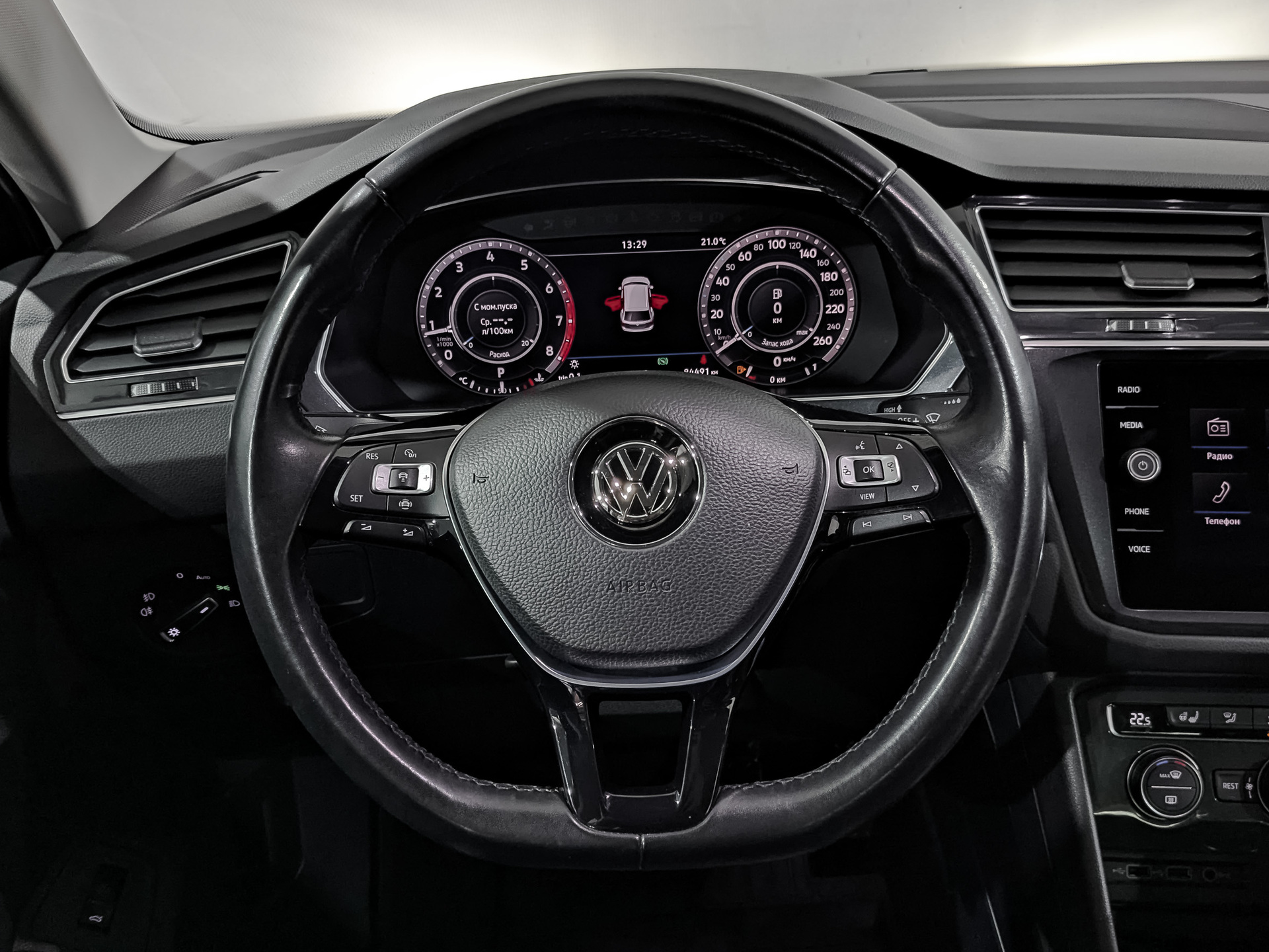 VOLKSWAGEN Tiguan 2.00 (220 л.с), автомат, 2018, пробег 84 489 км