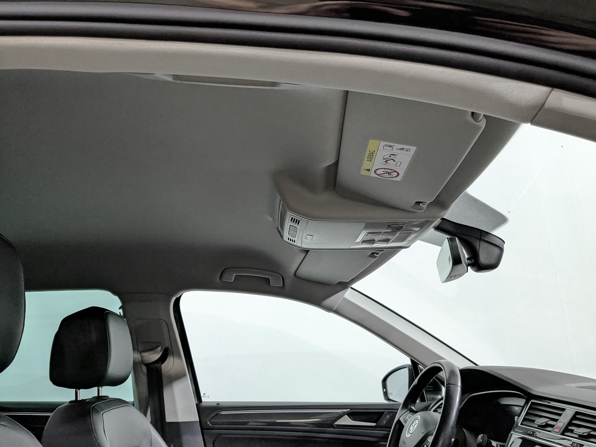 VOLKSWAGEN Tiguan 2.00 (220 л.с), автомат, 2018, пробег 84 489 км