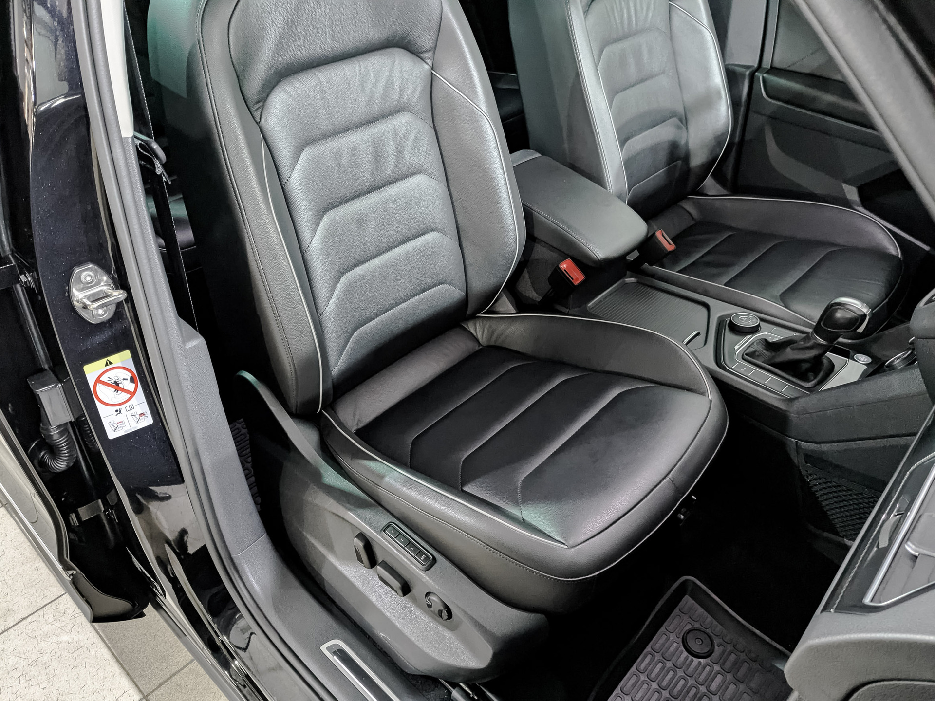 VOLKSWAGEN Tiguan 2.00 (220 л.с), автомат, 2018, пробег 84 489 км