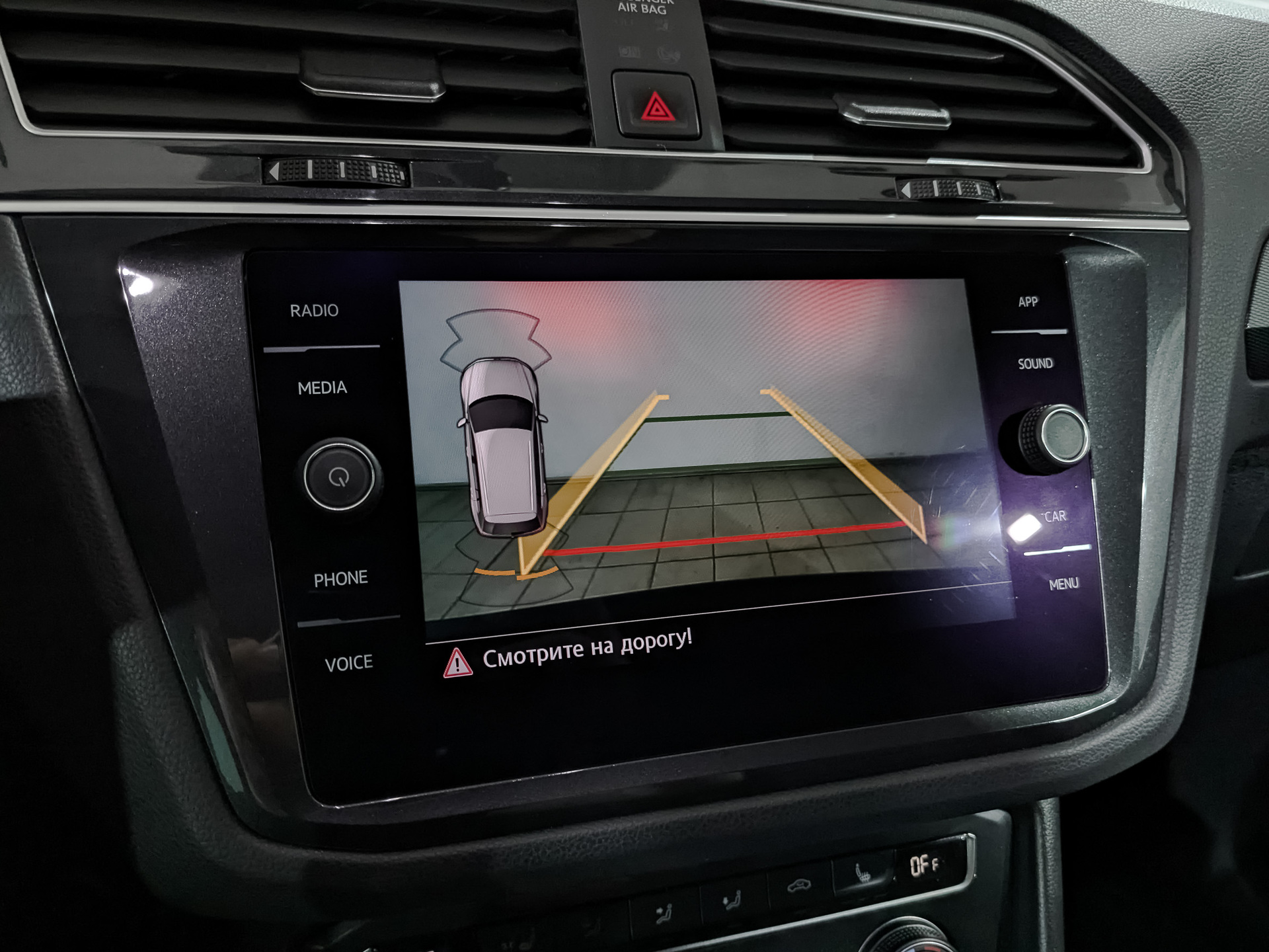 VOLKSWAGEN Tiguan 2.00 (220 л.с), автомат, 2018, пробег 84 489 км