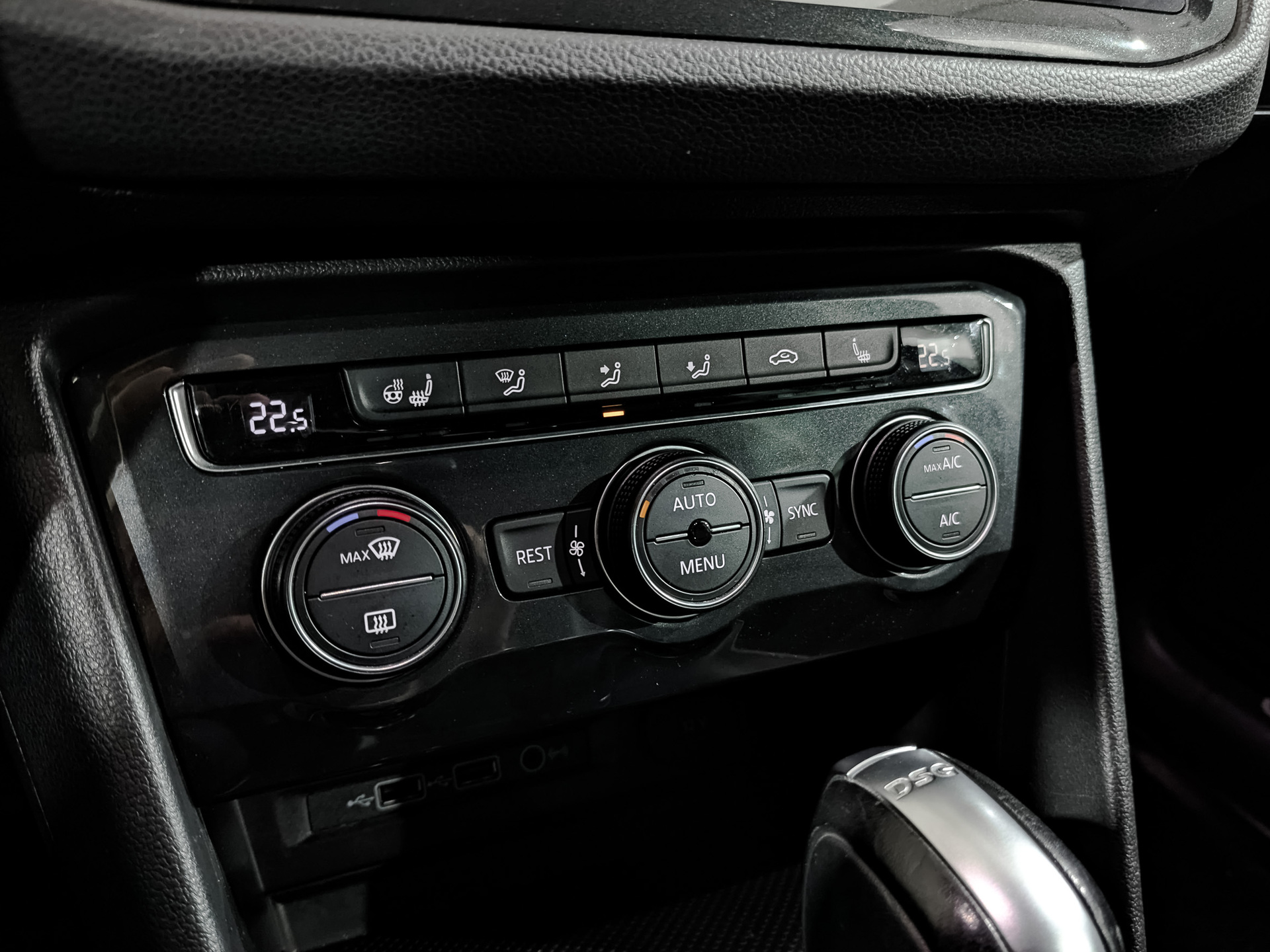 VOLKSWAGEN Tiguan 2.00 (220 л.с), автомат, 2018, пробег 84 489 км