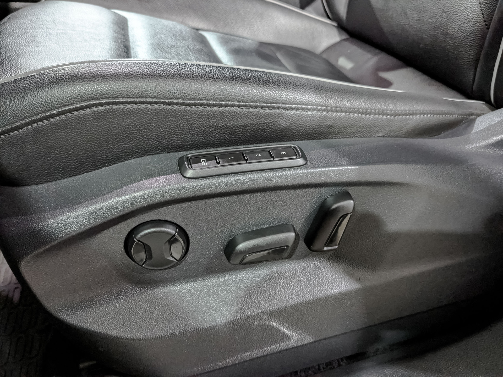 VOLKSWAGEN Tiguan 2.00 (220 л.с), автомат, 2018, пробег 84 489 км