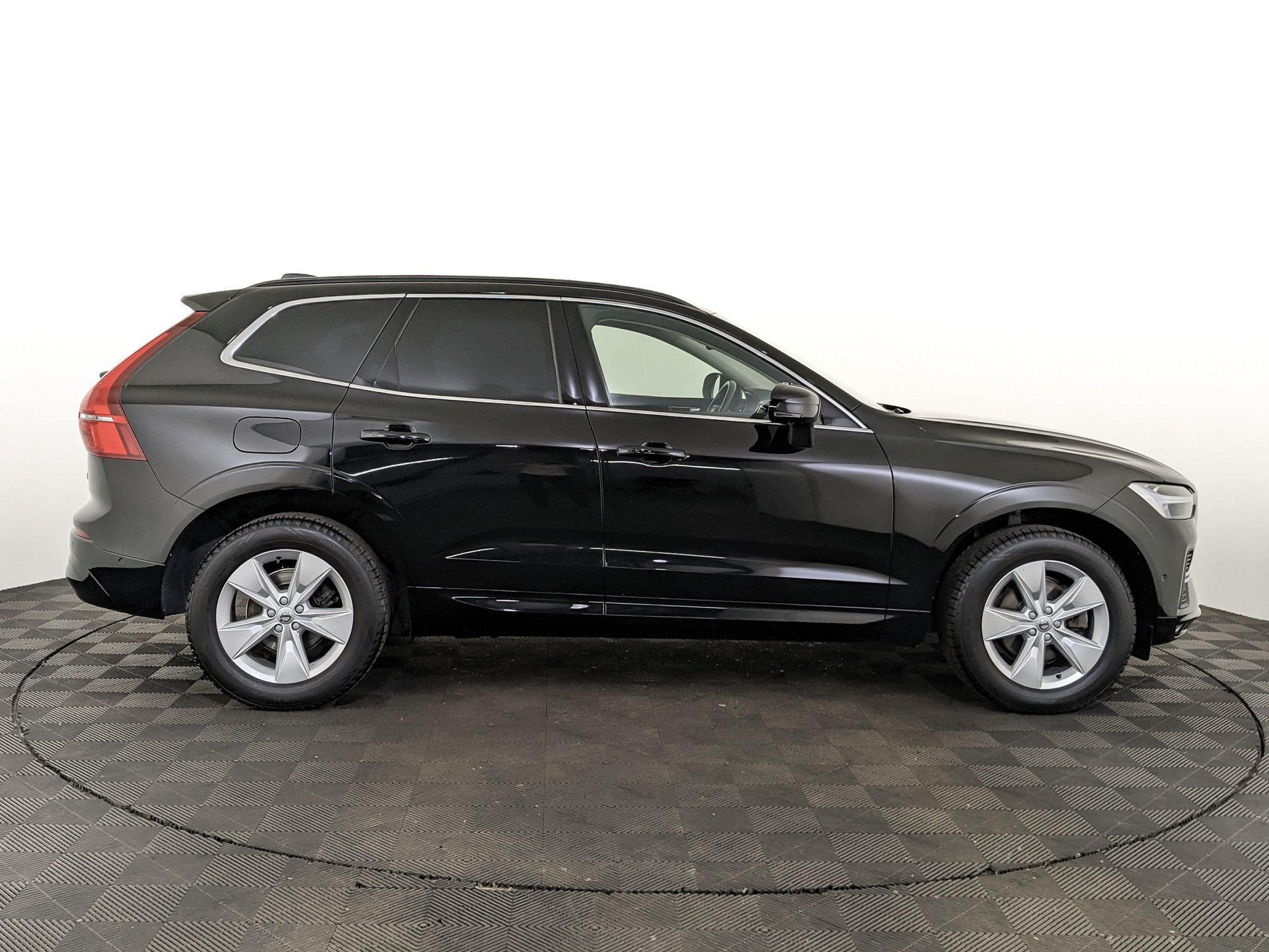 VOLVO XC60 2.00 (249 л.с), автомат, 2021, пробег 77 055 км