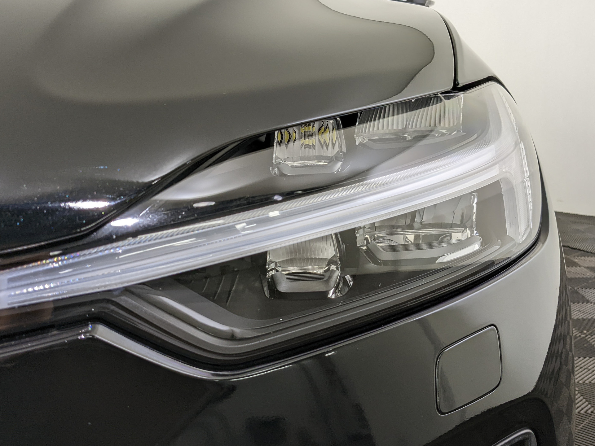 VOLVO XC60 2.00 (249 л.с), автомат, 2021, пробег 77 055 км
