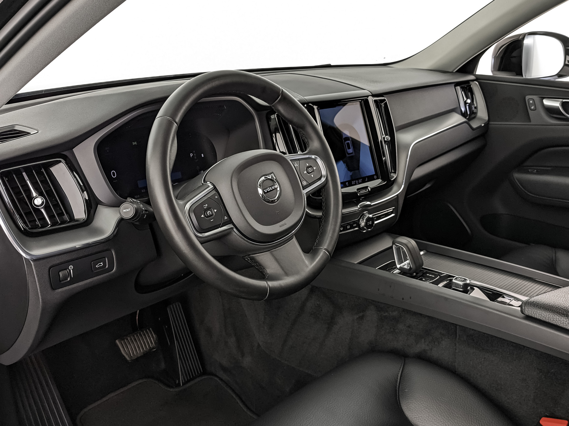 VOLVO XC60 2.00 (249 л.с), автомат, 2021, пробег 77 055 км