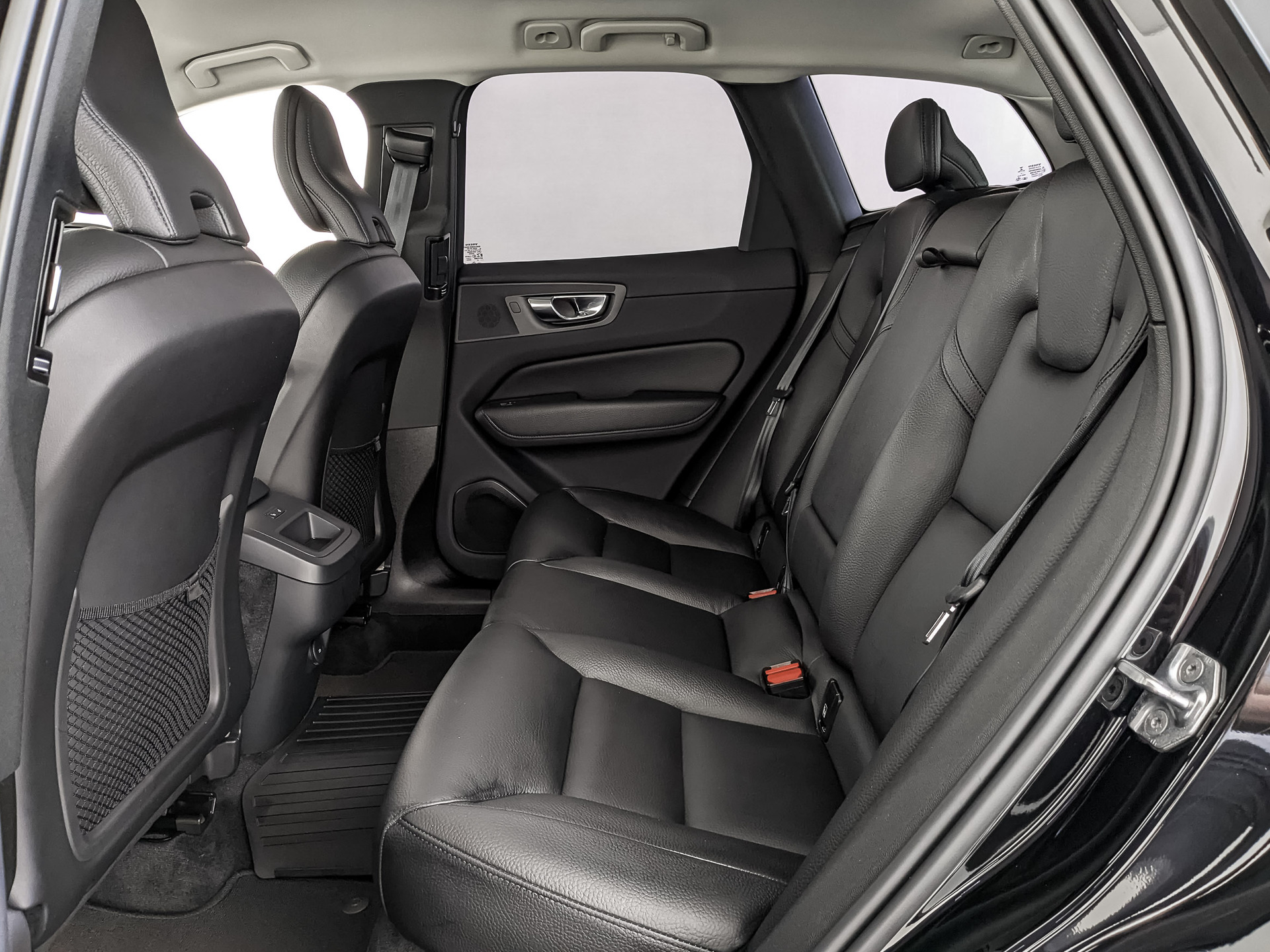 VOLVO XC60 2.00 (249 л.с), автомат, 2021, пробег 77 055 км