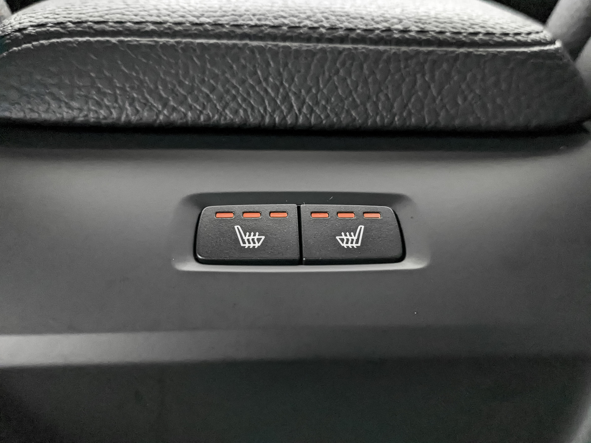 VOLVO XC60 2.00 (249 л.с), автомат, 2021, пробег 77 055 км