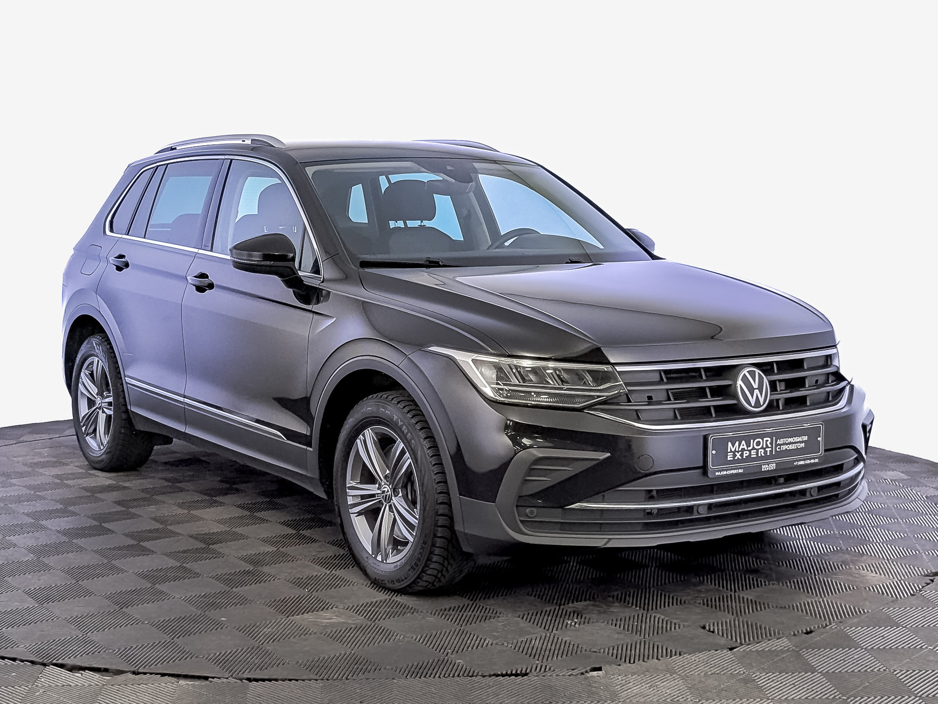 VOLKSWAGEN Tiguan 2.00 (180 л.с), автомат, 2020, пробег 66 400 км