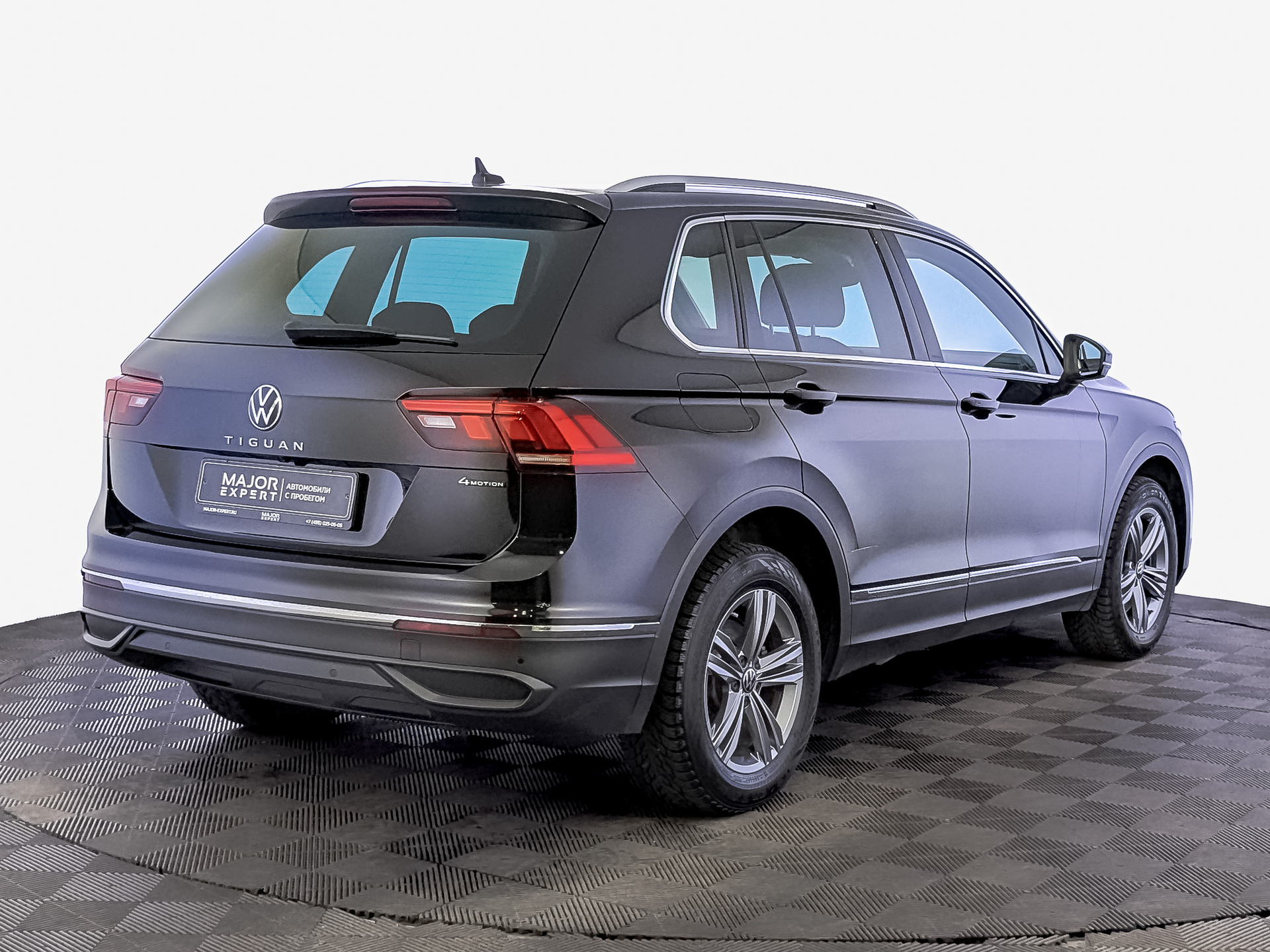 VOLKSWAGEN Tiguan 2.00 (180 л.с), автомат, 2020, пробег 66 400 км