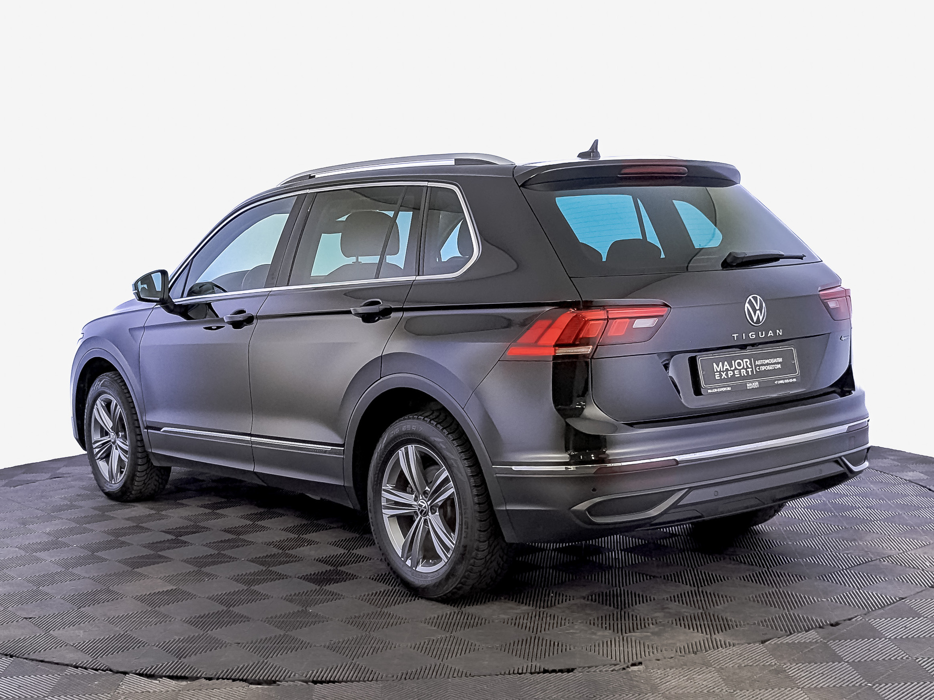 VOLKSWAGEN Tiguan 2.00 (180 л.с), автомат, 2020, пробег 66 400 км
