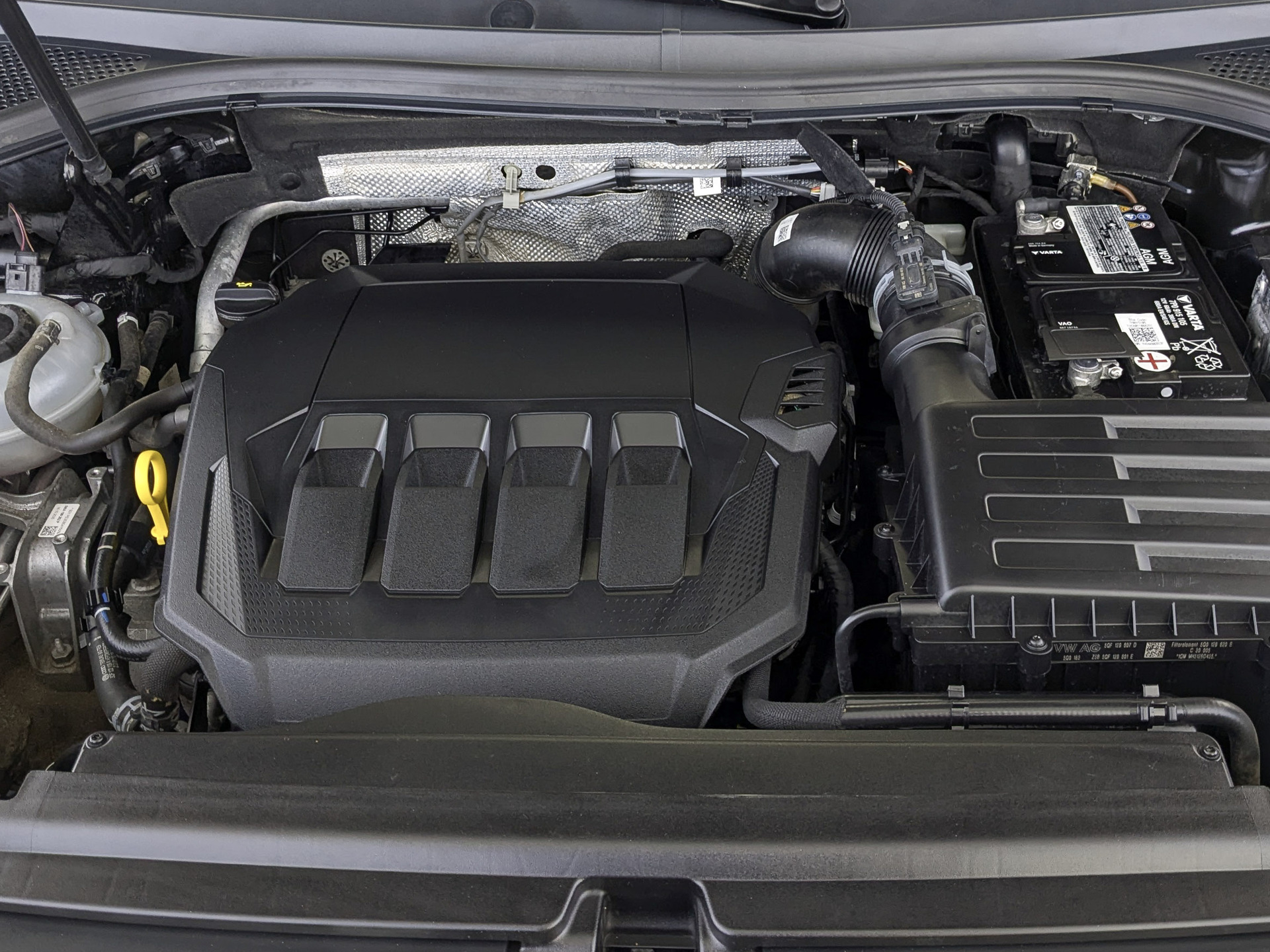 VOLKSWAGEN Tiguan 2.00 (180 л.с), автомат, 2020, пробег 66 400 км