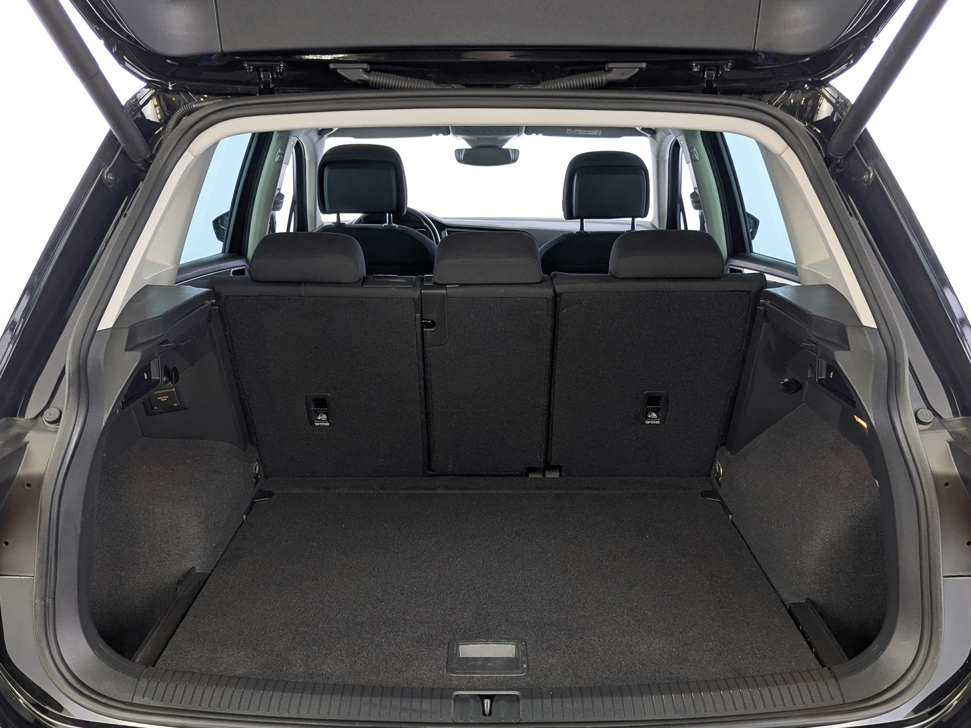 VOLKSWAGEN Tiguan 2.00 (180 л.с), автомат, 2020, пробег 66 400 км