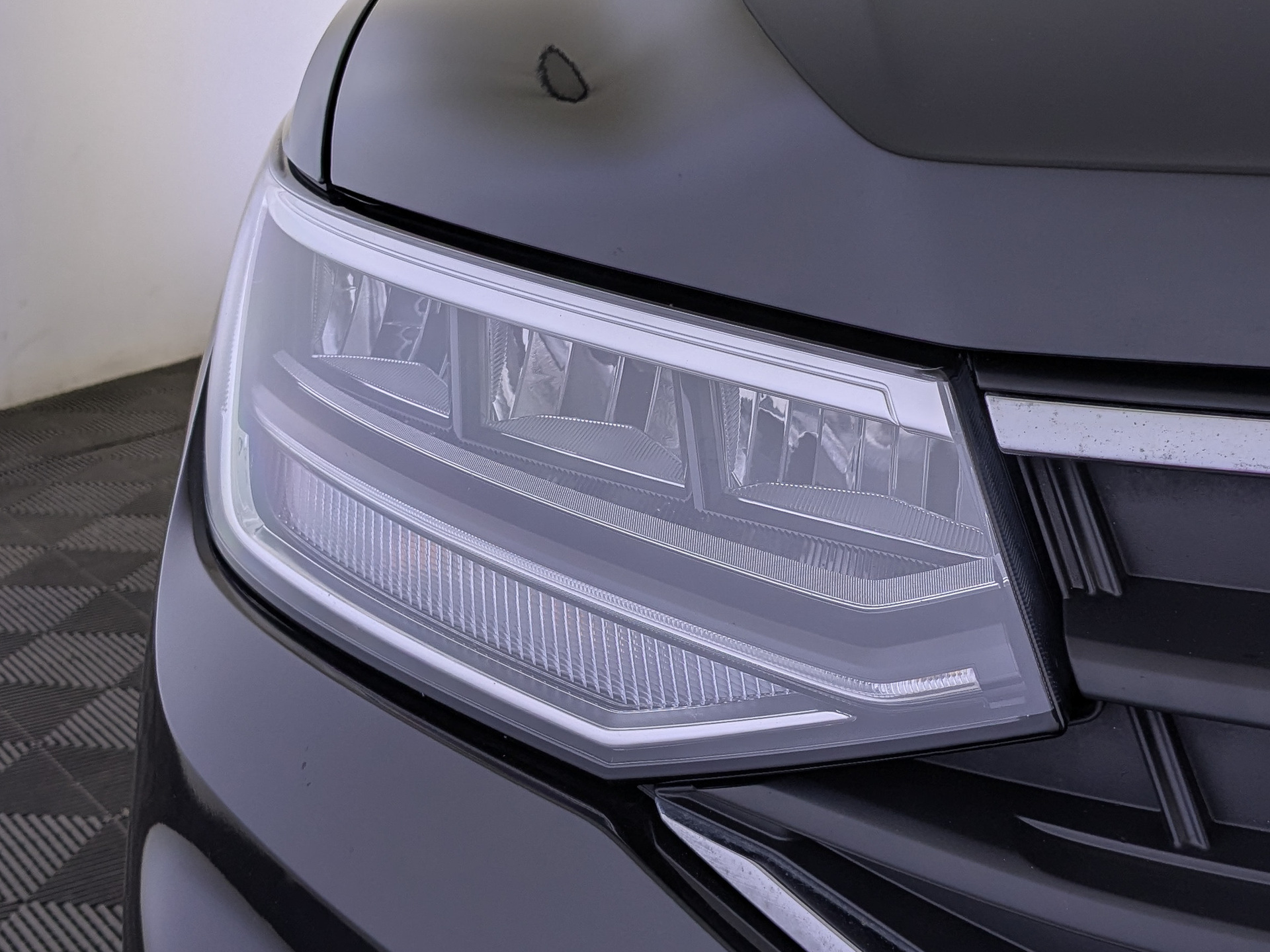 VOLKSWAGEN Tiguan 2.00 (180 л.с), автомат, 2020, пробег 66 400 км