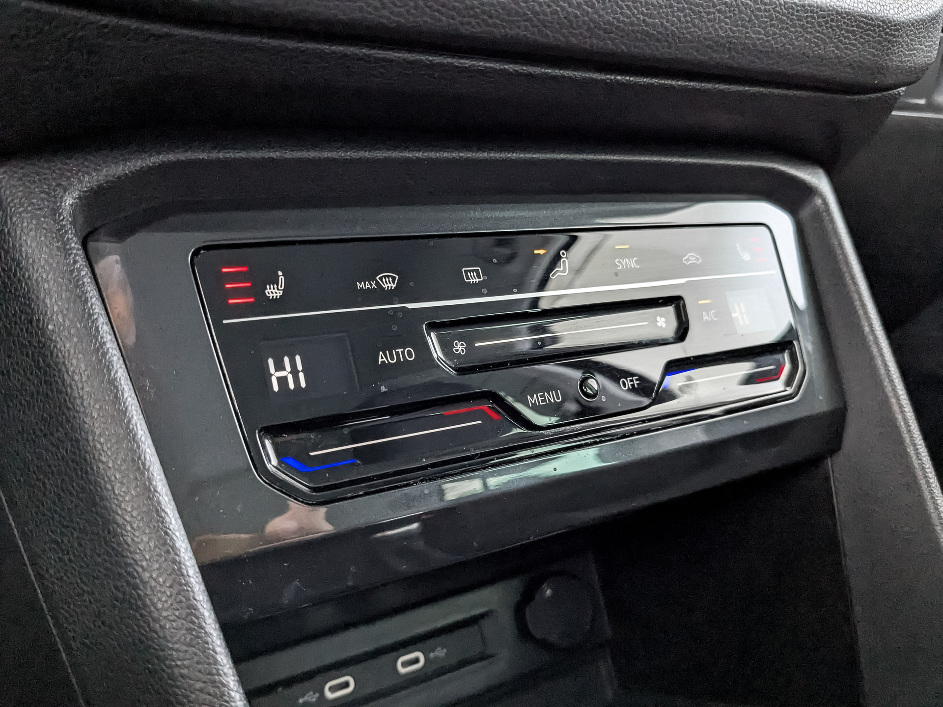 VOLKSWAGEN Tiguan 2.00 (180 л.с), автомат, 2020, пробег 66 400 км