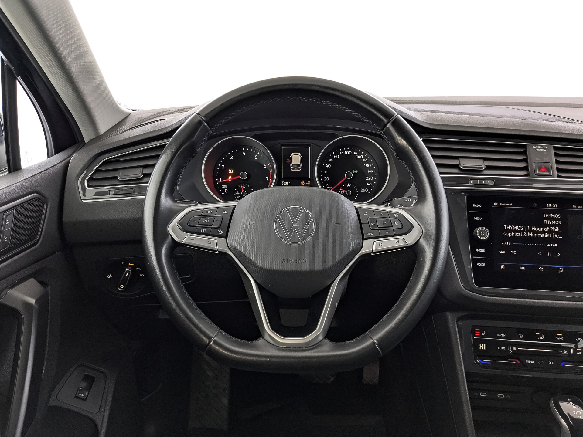 VOLKSWAGEN Tiguan 2.00 (180 л.с), автомат, 2020, пробег 66 400 км