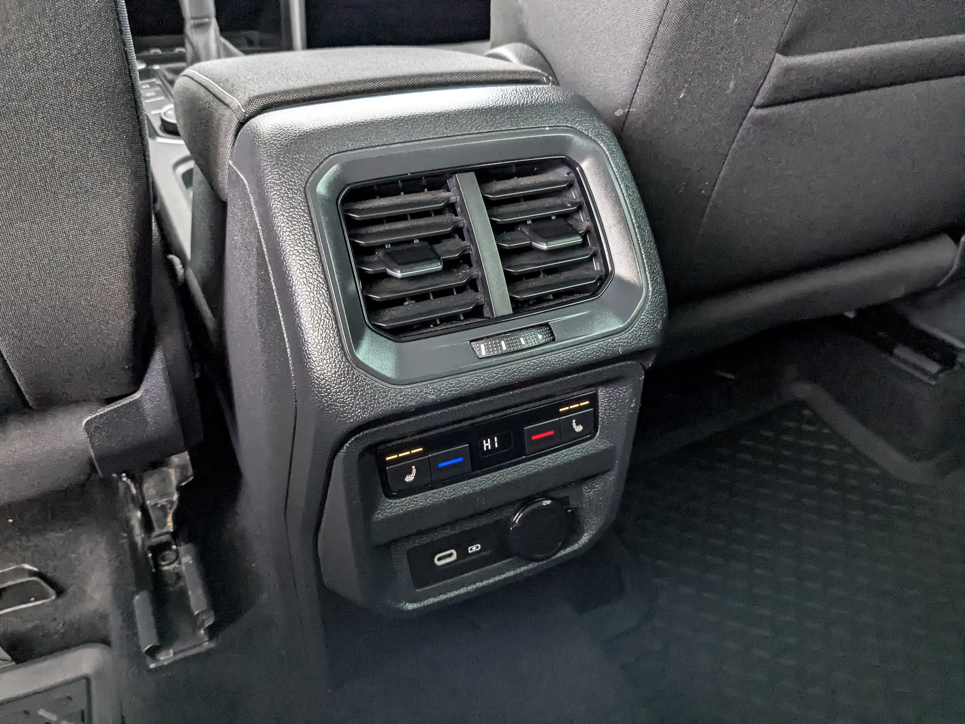 VOLKSWAGEN Tiguan 2.00 (180 л.с), автомат, 2020, пробег 66 400 км