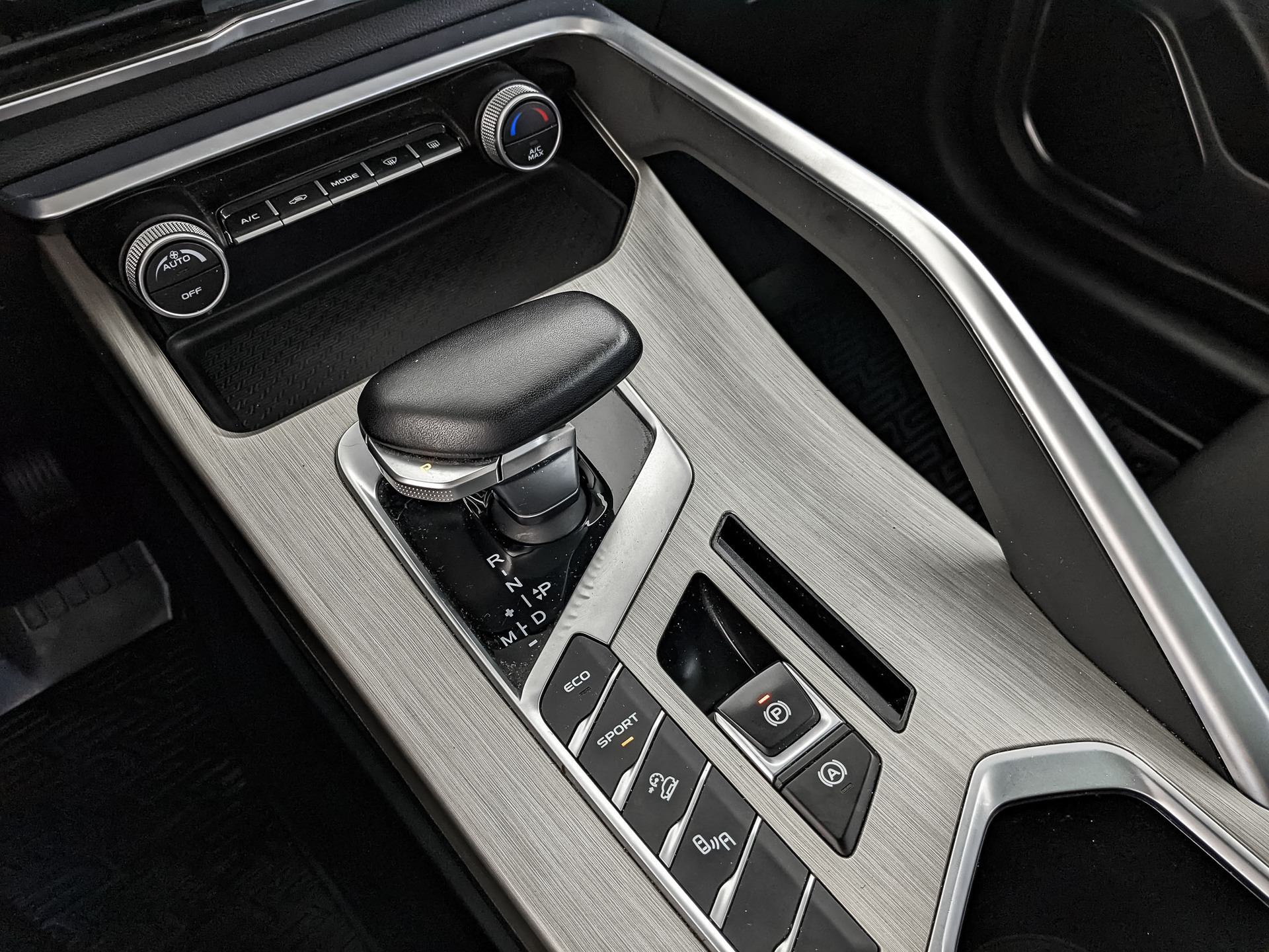 GEELY Coolray 1.50 (149 л.с), автомат, 2023, пробег 63 705 км