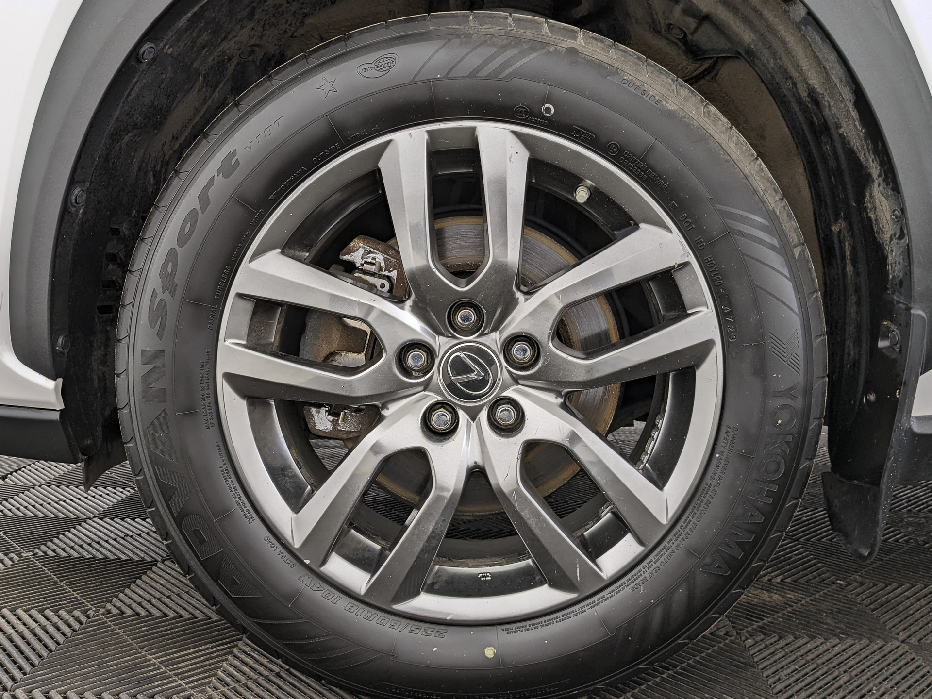 LEXUS NX 2.00 (150 л.с), автомат, 2019, пробег 130 050 км