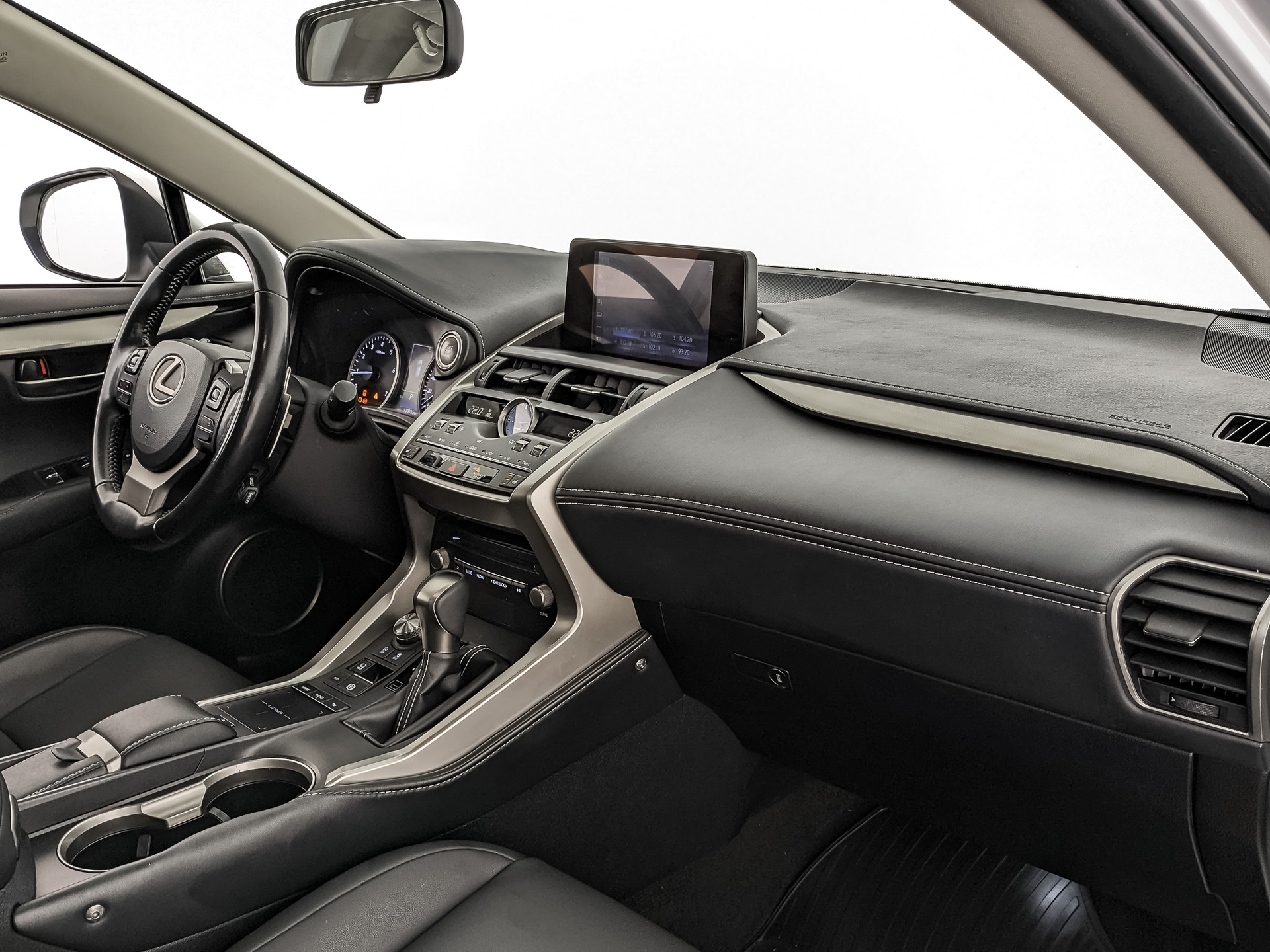 LEXUS NX 2.00 (150 л.с), автомат, 2019, пробег 130 050 км