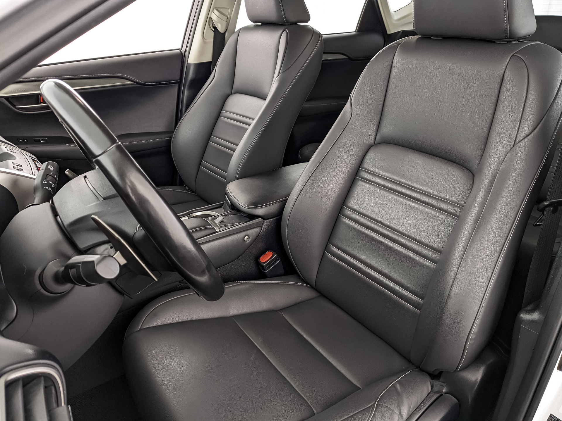 LEXUS NX 2.00 (150 л.с), автомат, 2019, пробег 130 050 км