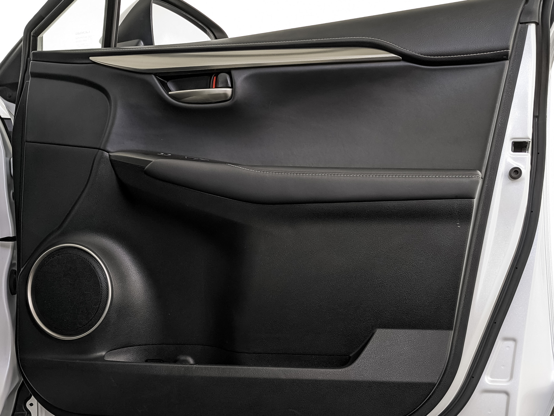 LEXUS NX 2.00 (150 л.с), автомат, 2019, пробег 130 050 км