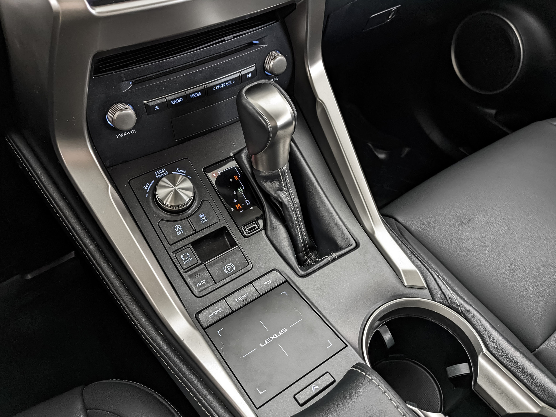 LEXUS NX 2.00 (150 л.с), автомат, 2019, пробег 130 050 км