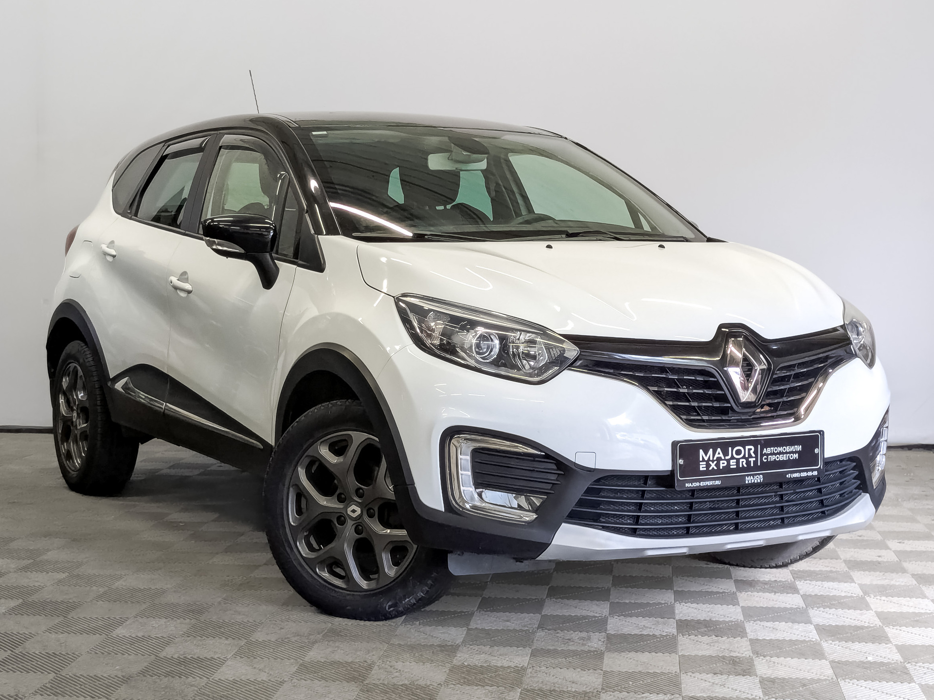 RENAULT Kaptur 1.60 (114 л.с), автомат, 2017, пробег 120 482 км