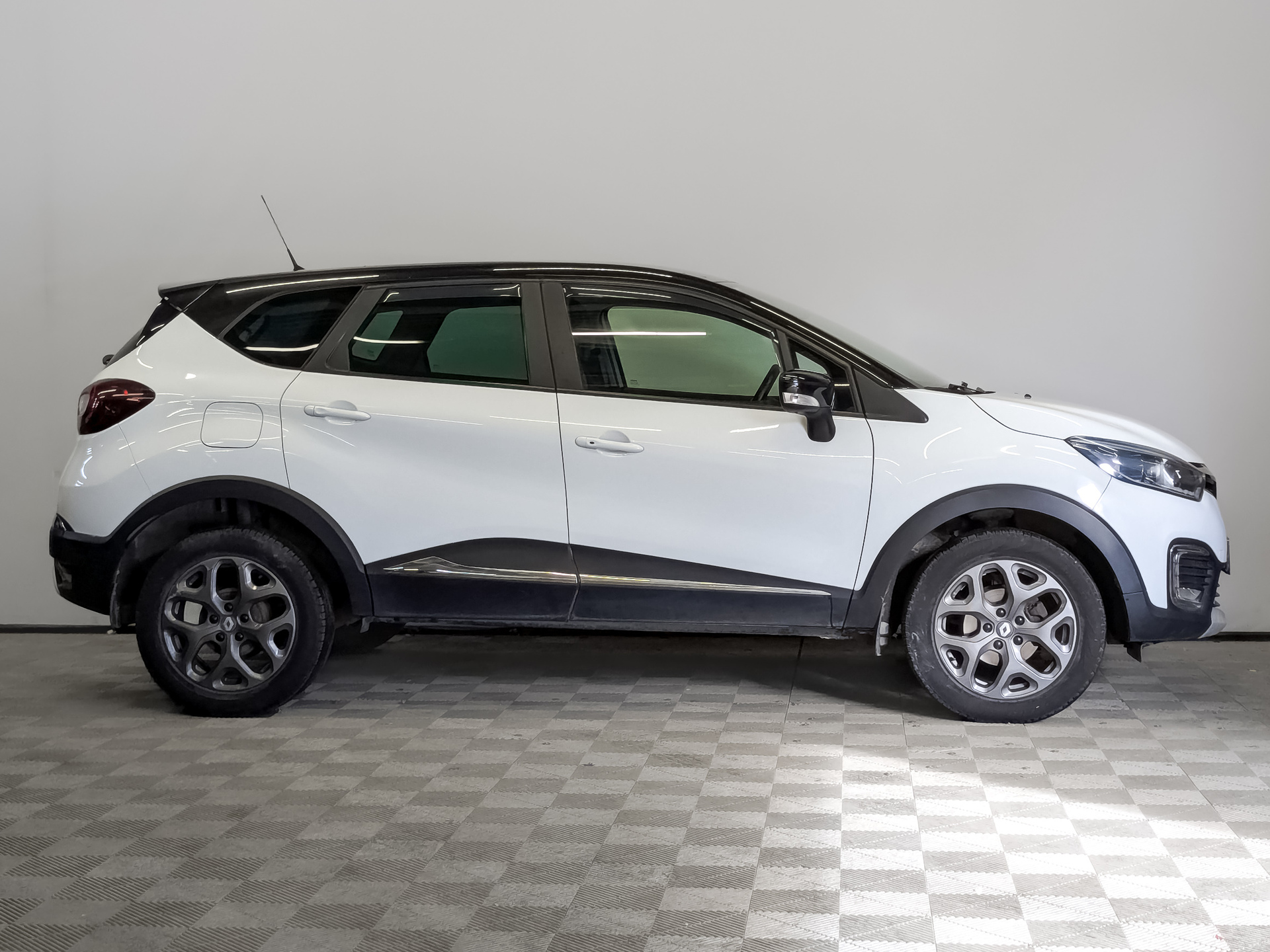 RENAULT Kaptur 1.60 (114 л.с), автомат, 2017, пробег 120 482 км