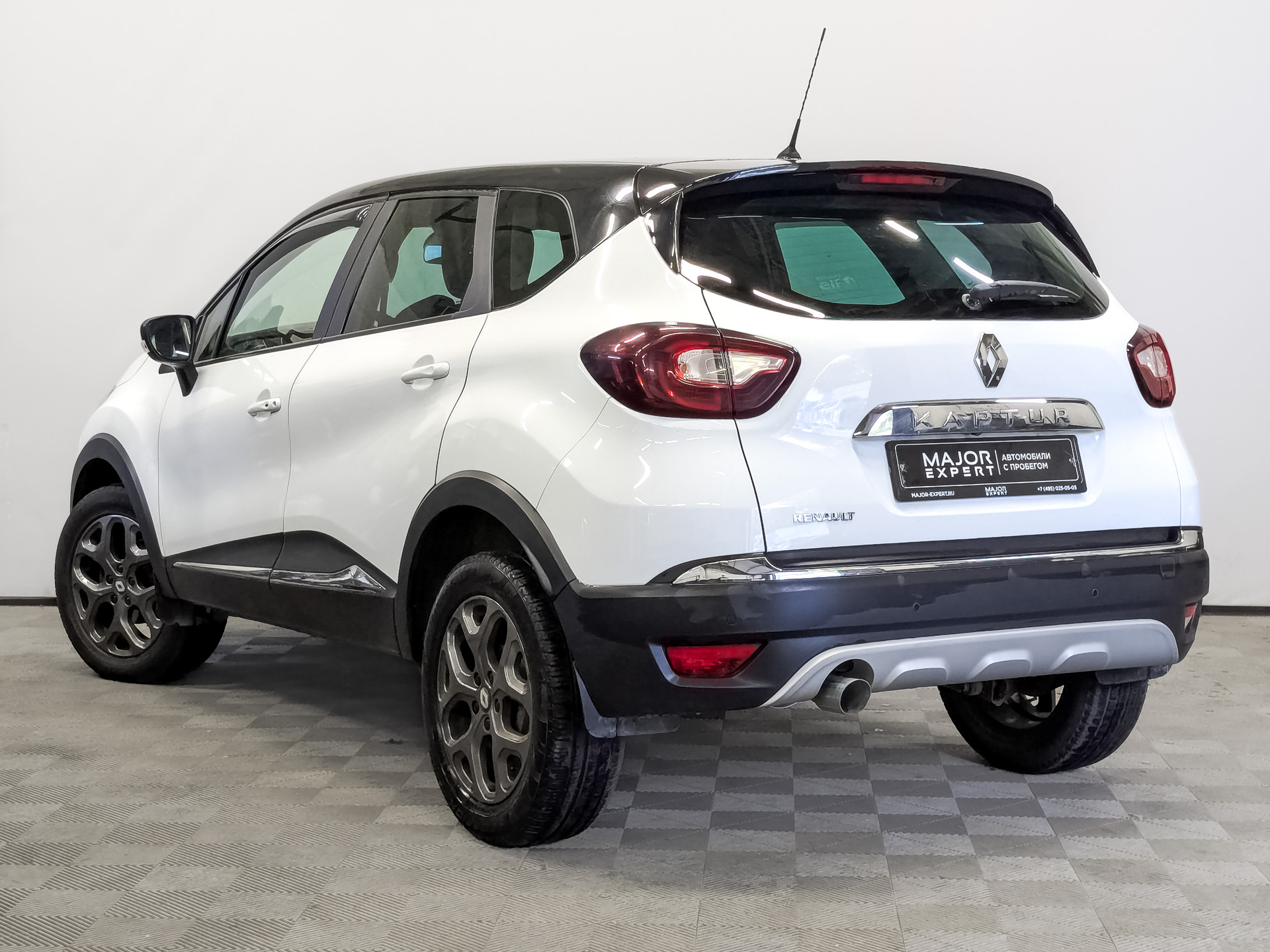 RENAULT Kaptur 1.60 (114 л.с), автомат, 2017, пробег 120 482 км