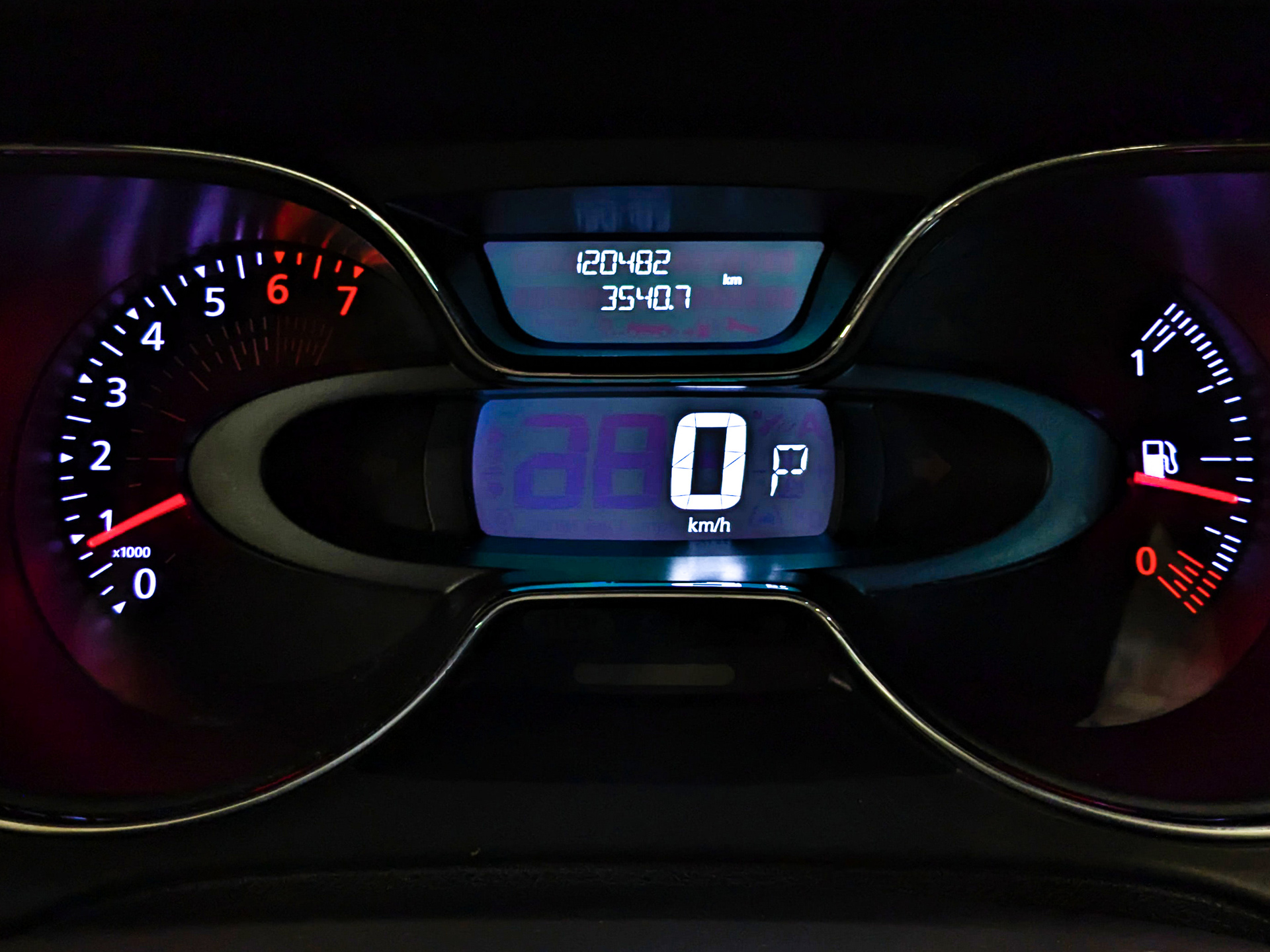 RENAULT Kaptur 1.60 (114 л.с), автомат, 2017, пробег 120 482 км