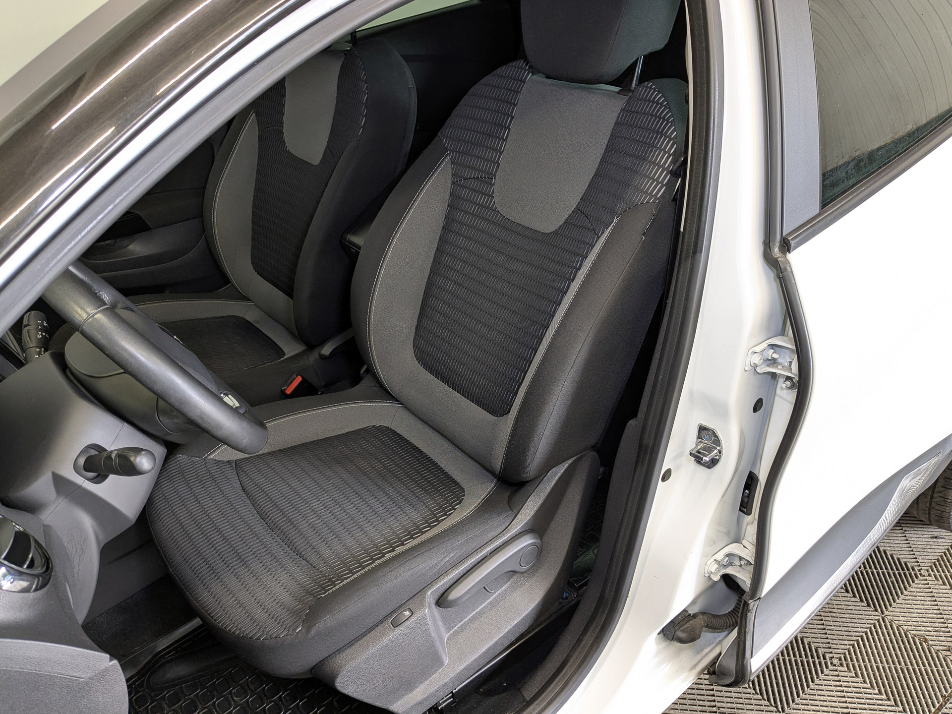 RENAULT Kaptur 1.60 (114 л.с), автомат, 2017, пробег 120 482 км