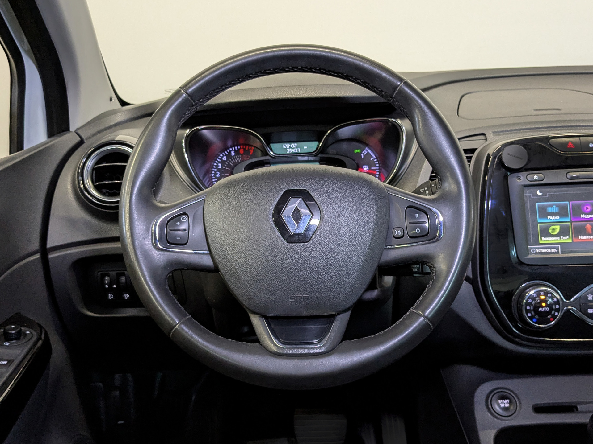 RENAULT Kaptur 1.60 (114 л.с), автомат, 2017, пробег 120 482 км